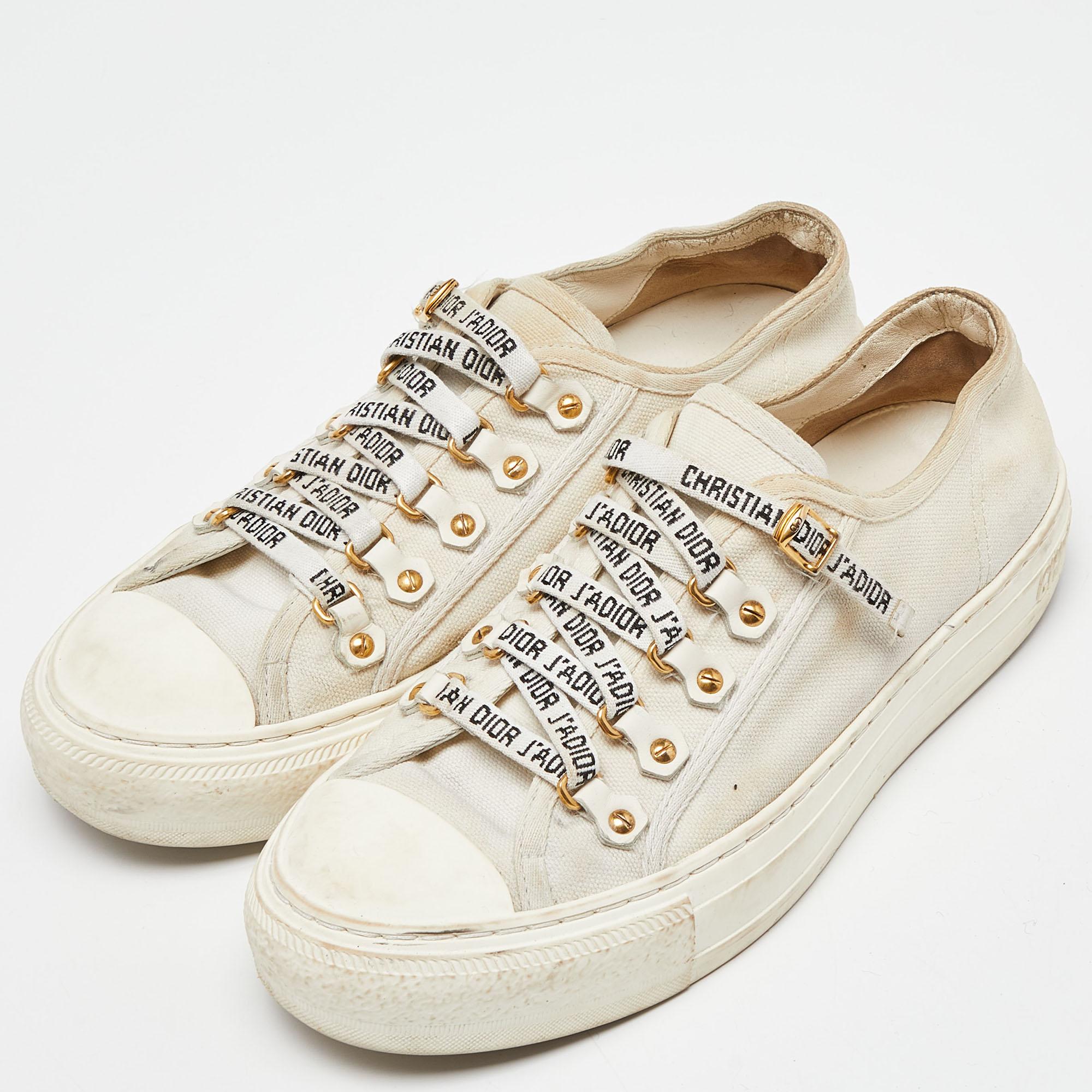 Coming in a classic silhouette, these designer sneakers are a seamless combination of luxury, comfort, and style. These sneakers are finished with signature details and comfortable insoles.