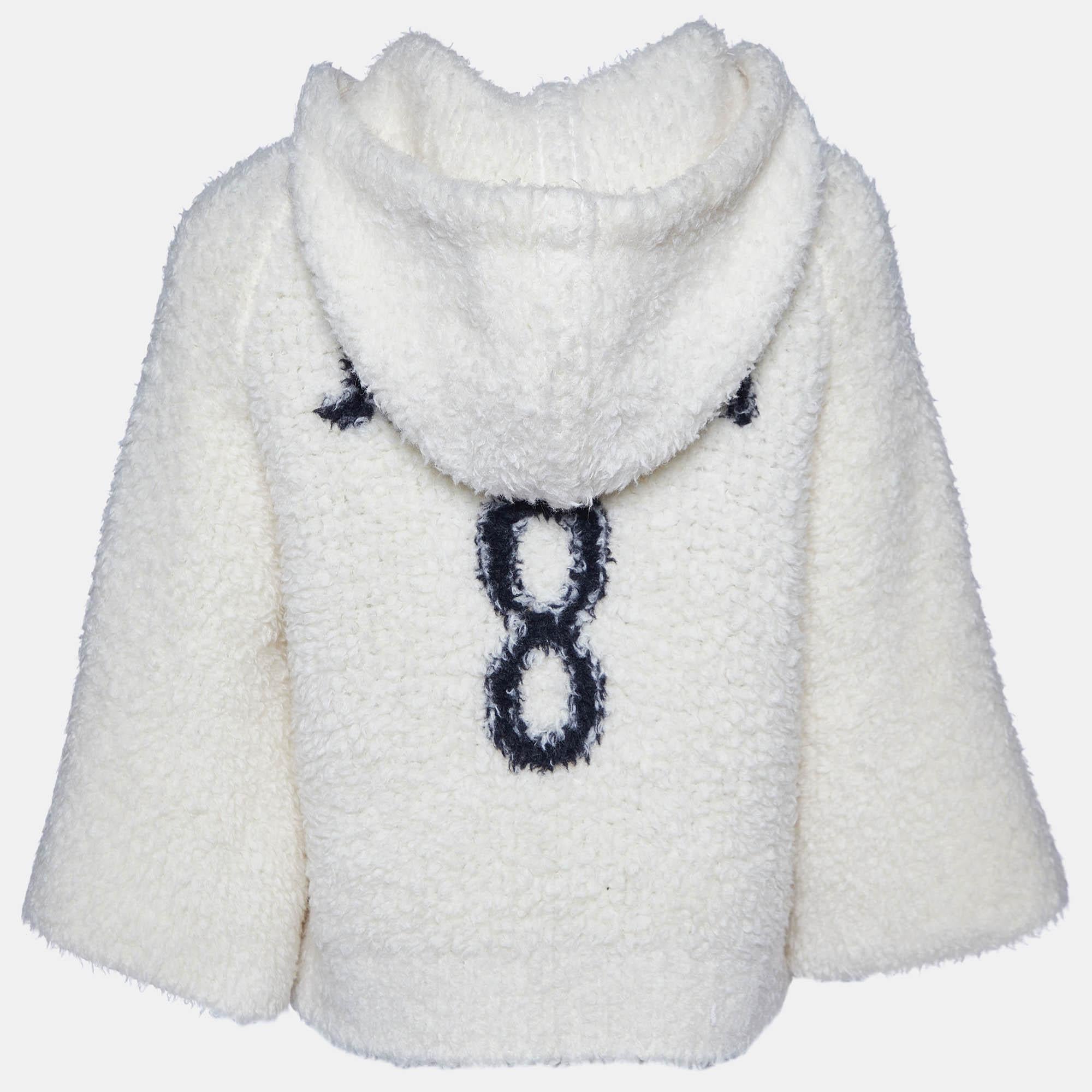 Designed by Dior, this cardigan will surely help you look impeccable for the day. It is created using quality fabric and shows a trendy design.

