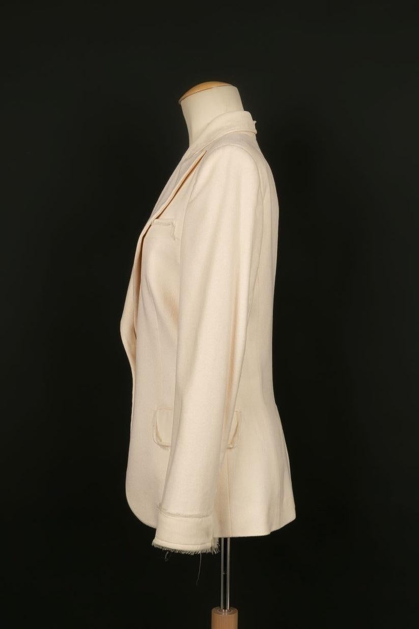 Dior - (Made in Italy) Jacket in cashmere, cream color. Collection 2006. Size 42FR.

Additional information: 
Dimensions: Shoulder width: 43 cm, Chest: 42 cm, Sleeve length: 63 cm
Condition: Very good condition
Seller Ref number: FV143