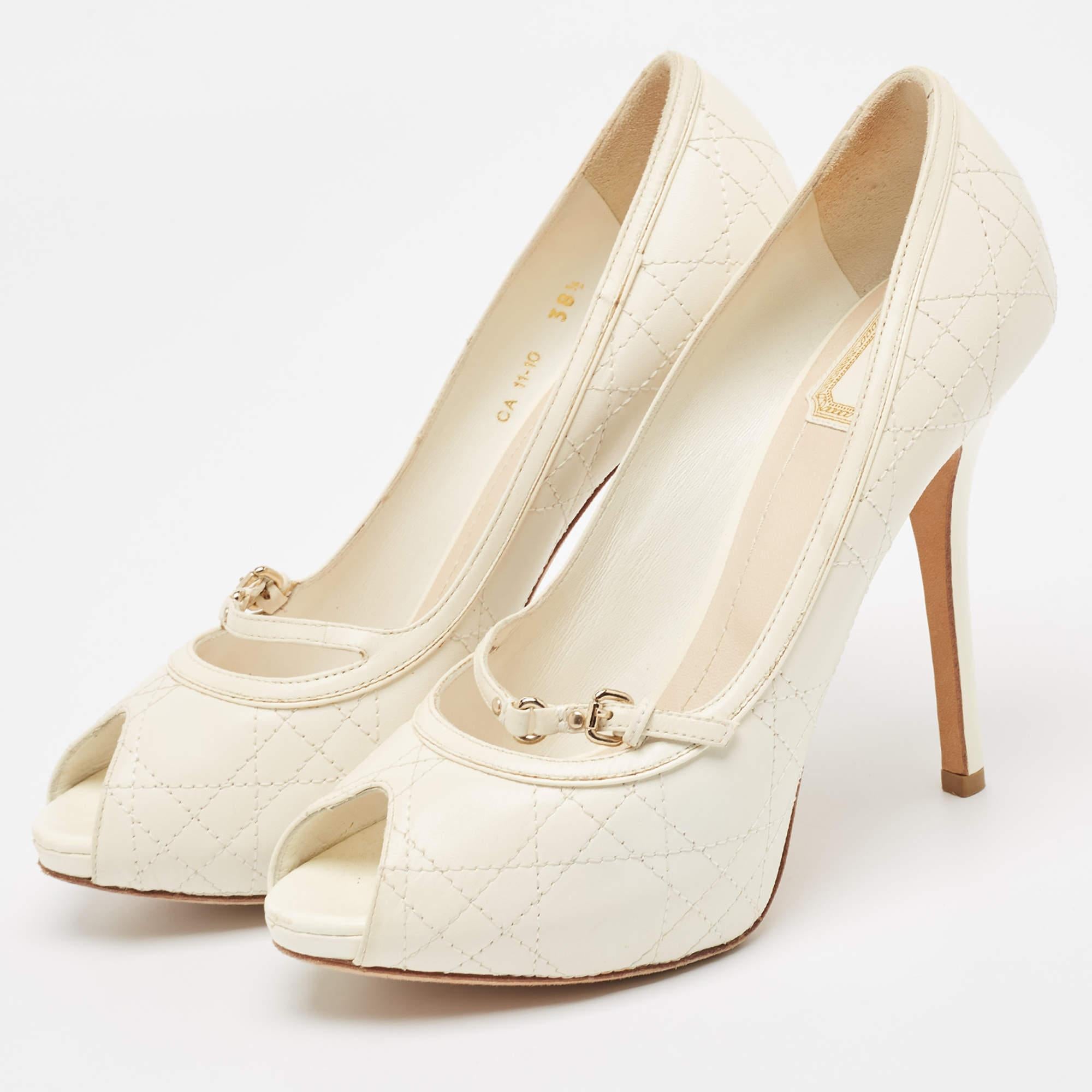 Exhibit an elegant style with this pair of pumps. These elegant shoes are crafted from quality materials. They are set on durable soles and sleek heels.