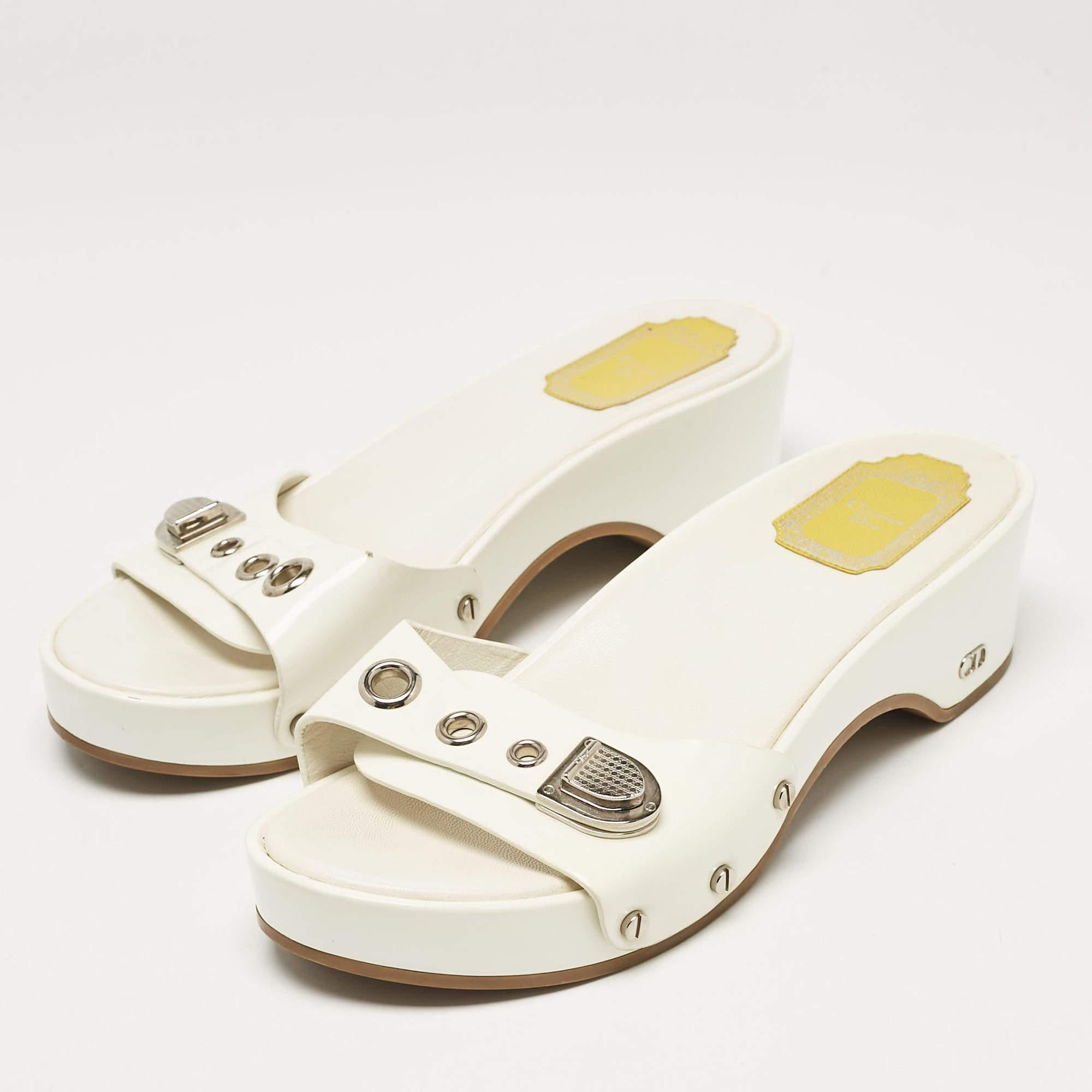 These sandals are chic and constructed with care for a great fit. Crafted from quality materials  they are durable  easy to style  and fabulous  with comfortable interiors  artful designing  and beautiful uppers.