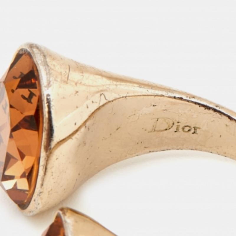 To adorn your fingers in the most elegant way, we bring you this designer ring. It has been carved using top-quality materials and will elevate your look instantly.