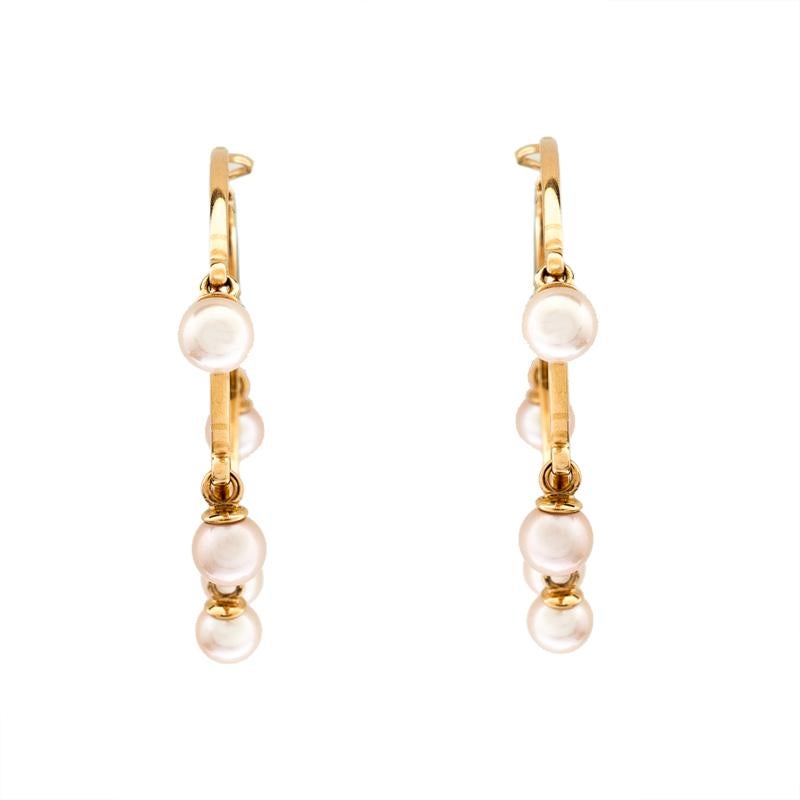 These Dior earrings are visually stunning and finely created to last. Meticulously crafted from 18k rose gold, the pair comes as hoops with embellishments of cultured pearls. These pretty earrings are just the perfect accessory to add an elegant yet