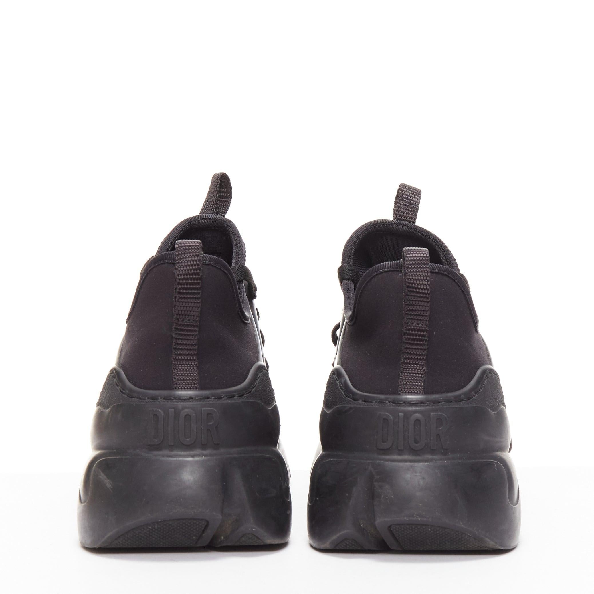 DIOR D-connect Schwarzer klobiger Turnschuhe mit technischem D-connect-Logo und Schnürung EU35 im Angebot 1