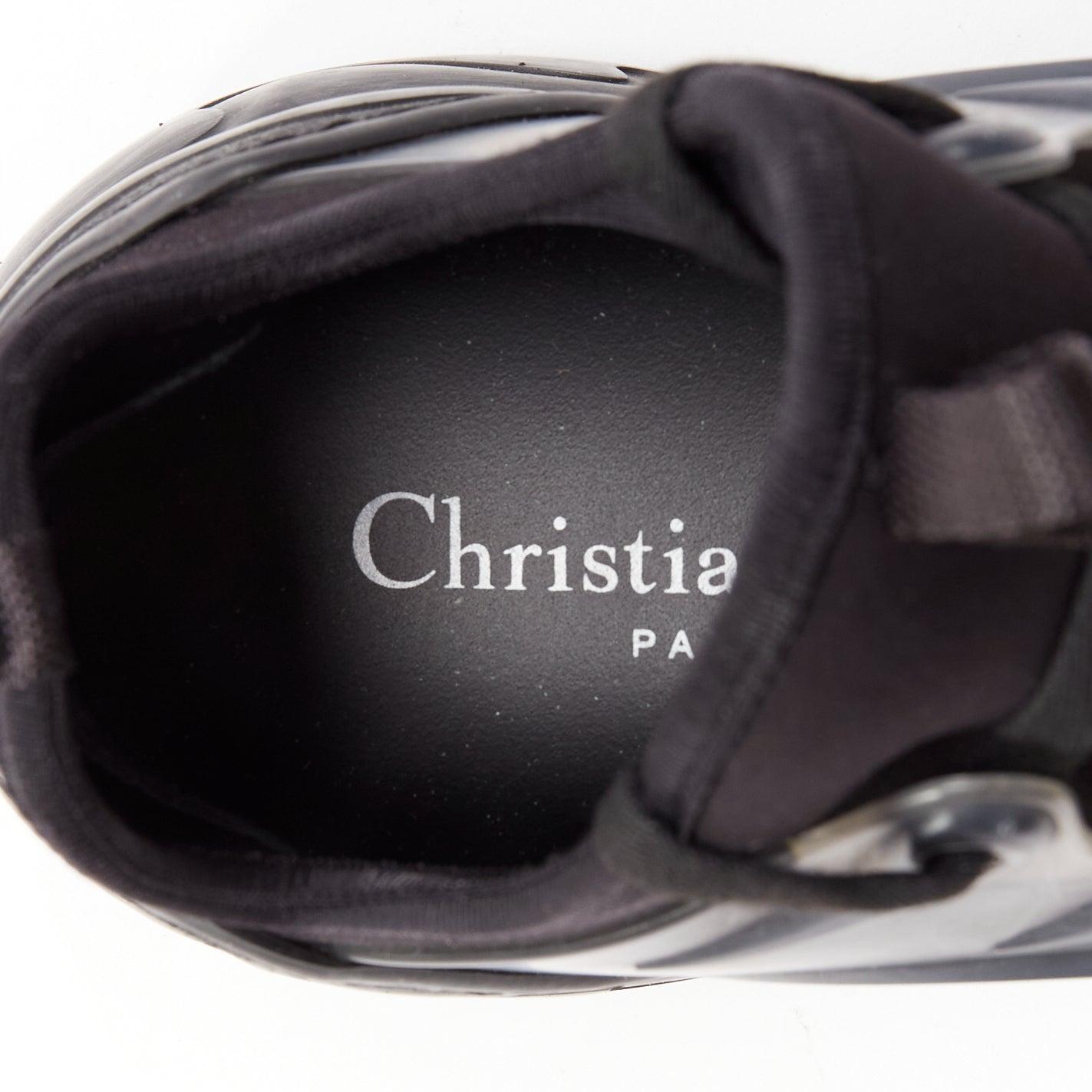 DIOR D-connect Schwarzer klobiger Turnschuhe mit technischem D-connect-Logo und Schnürung EU35 im Angebot 5