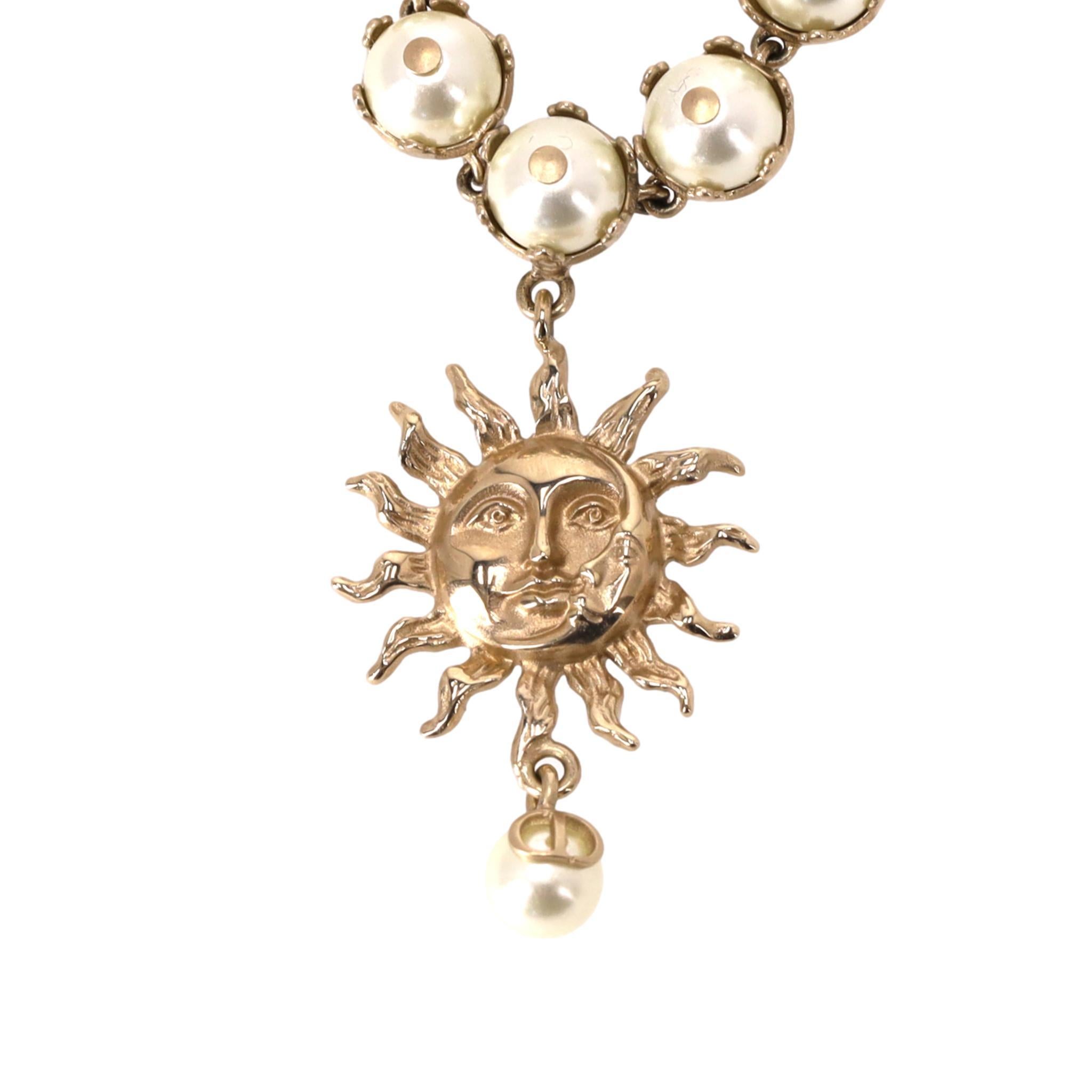 Dior D-Renaissance Soleil Pearl Choker With A Sun Pendant In Excellent Condition For Sale In London, GB