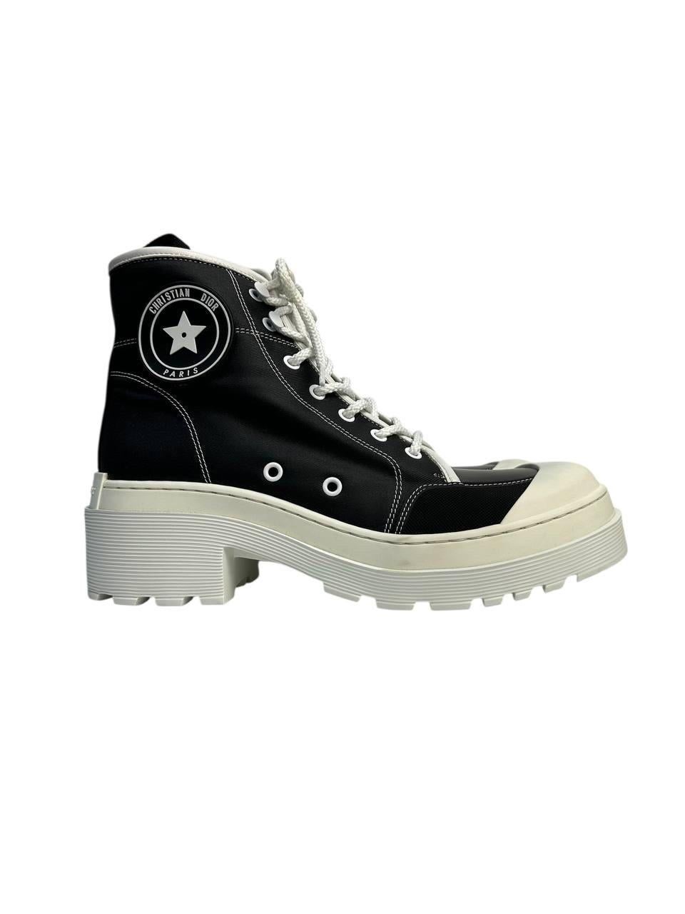 Women's Dior D-Rise Black and White Lace Up Boots - Size 40 For Sale