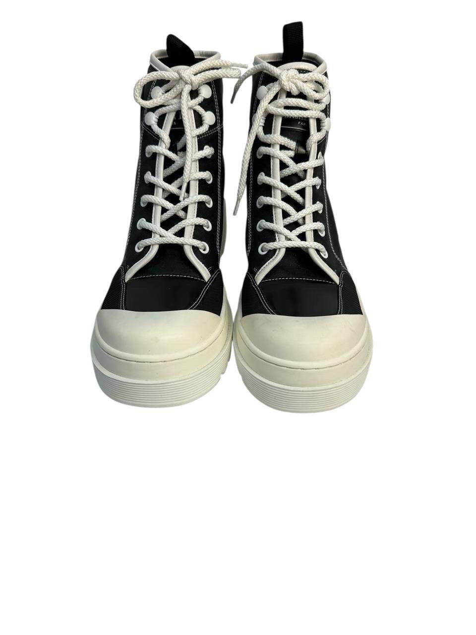 Dior D-Rise Black and White Lace Up Boots - Size 40 For Sale 1