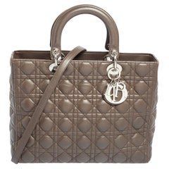 Dior - Grand sac cabas Lady Dior en cuir cannage beige foncé