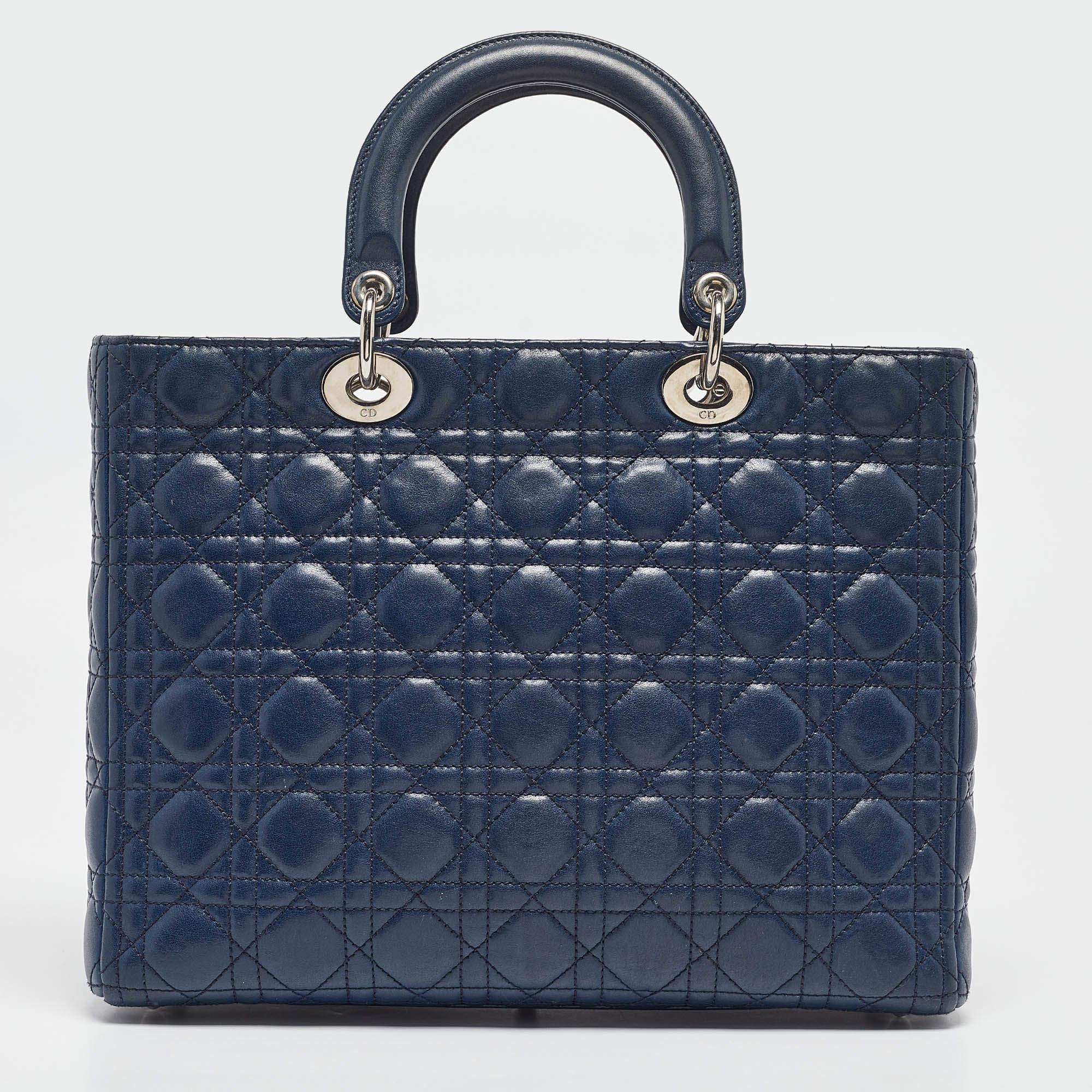 Dior Azul Oscuro Cannage Piel Grande Lady Dior Tote en Bueno estado para la venta en Dubai, Al Qouz 2