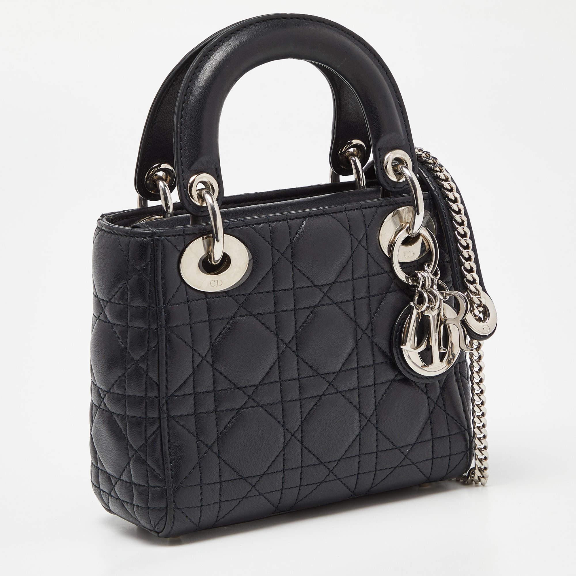 Mini sac cabas Lady Dior en cuir cannage bleu foncé en vente 3