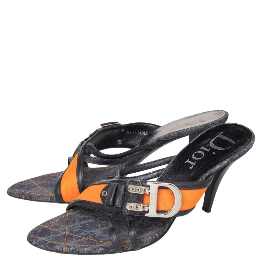 These lovely sandals by Dior are perfect for summer. They are crafted from leather and Trotter fabric and come in a shade of dark blue. They have cross straps, buckle detailing, 9 cm heels, silver-tone hardware and leather soles.

