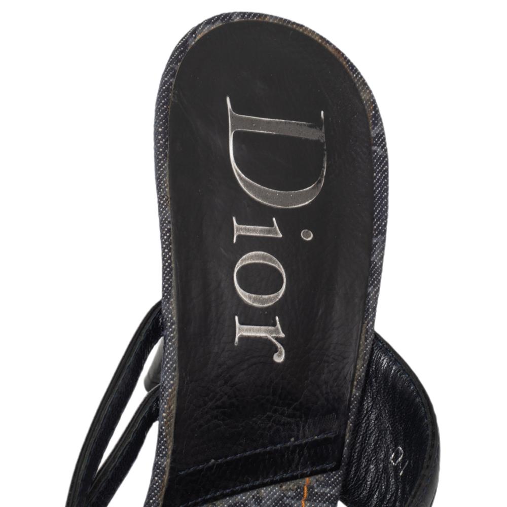 Dior Dark Blue Leather And Trotter Fabric Trim Buckle Detail Cross Strap Sandals In Good Condition In Dubai, Al Qouz 2