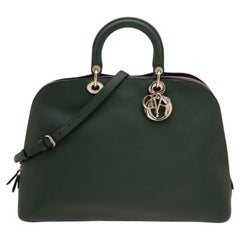 Grand sac à main Diorissimo en cuir vert foncé à dôme Diorissimo