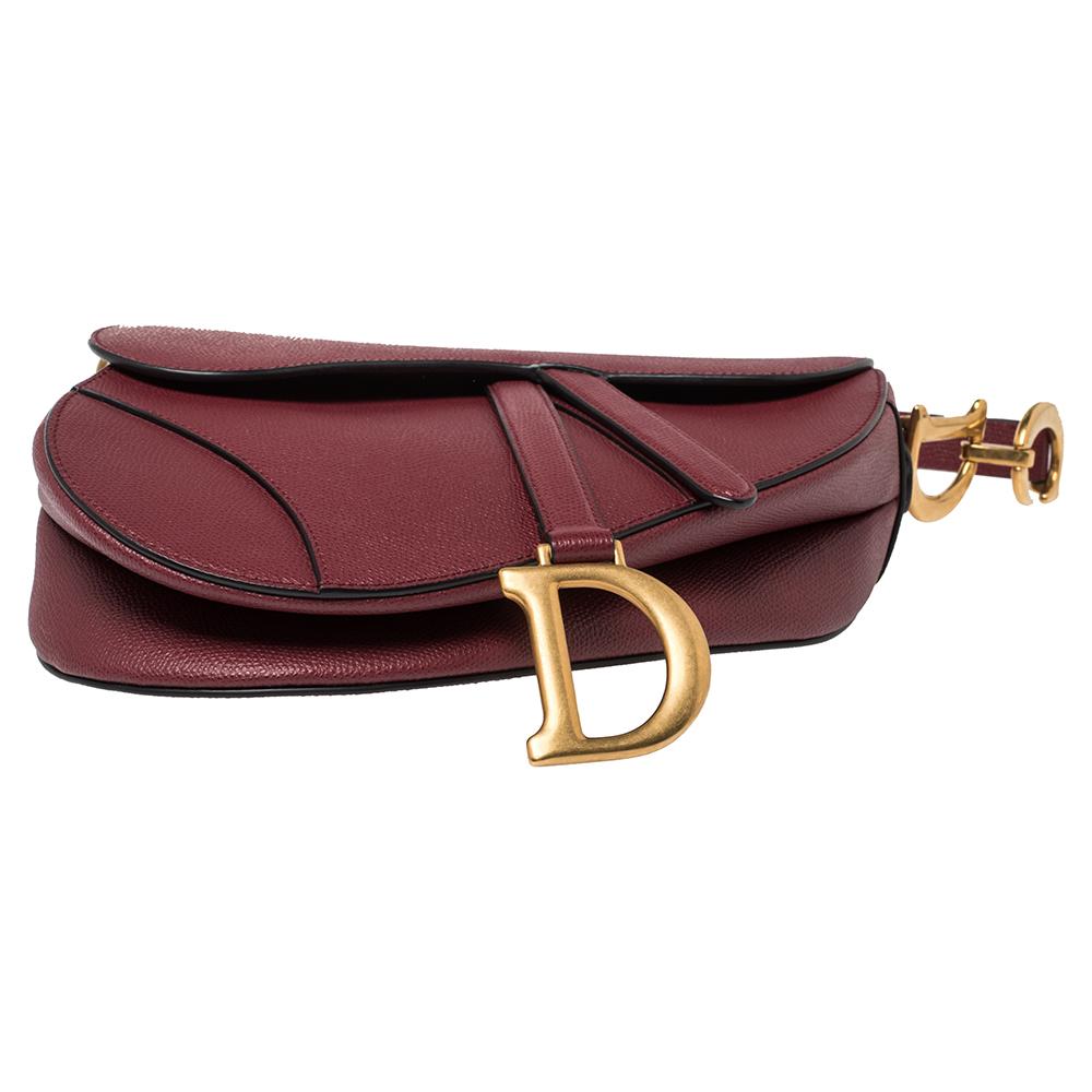  Dior - Sac à dos en cuir rouge foncé Pour femmes 