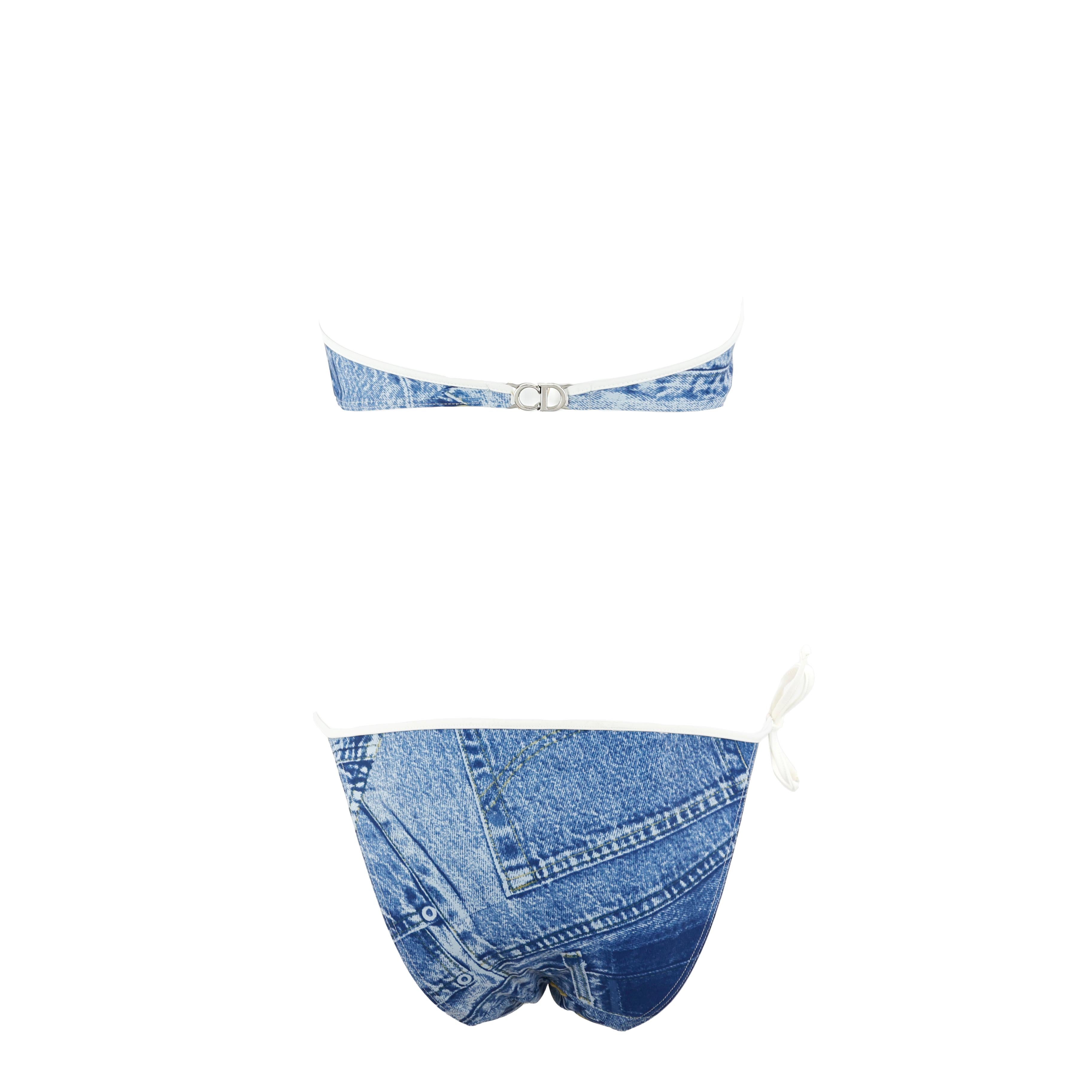 Bikini con estampado vaquero Dior color azul. Talla superior 85C, talla inferior 38 FR.

Estado:
Muy bueno.