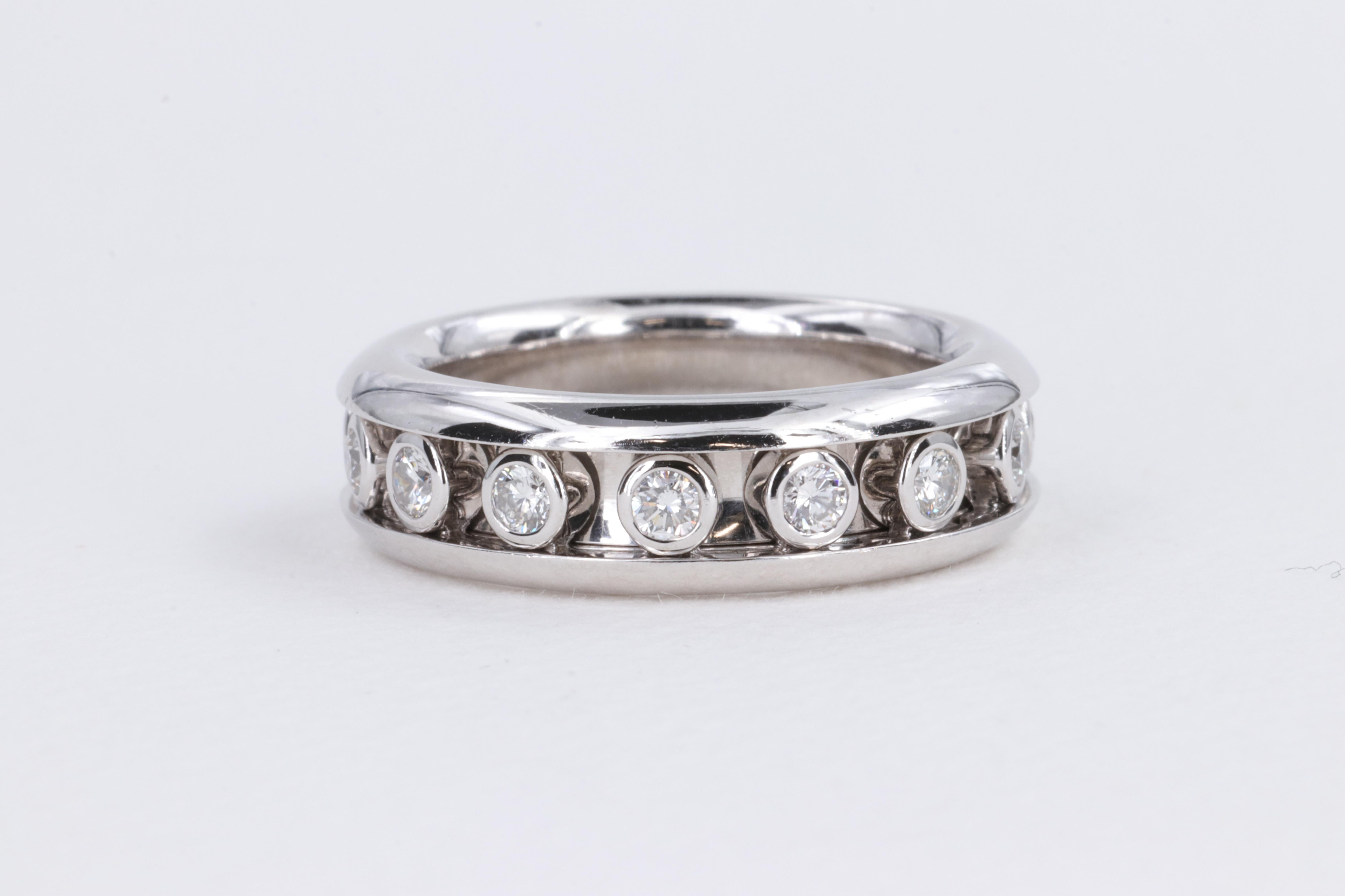 Taille ronde Dior Bracelet flottant en or blanc 18 carats avec diamants en vente
