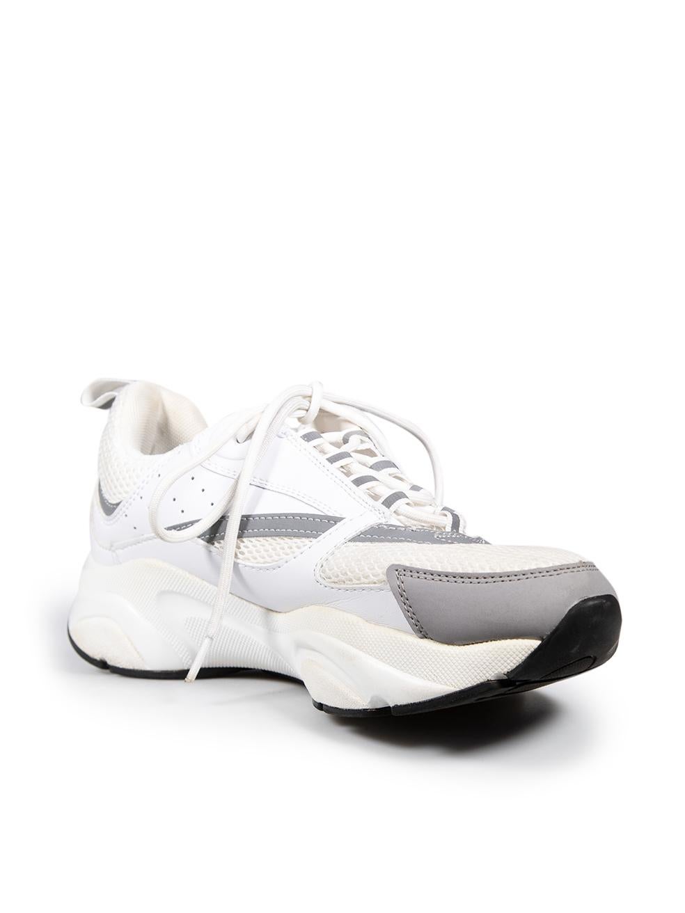 CONDITION is Very good. Minimal wear to the trainers is evident. Discolouration across the white mesh on both shoes, around the rim of both soles, both toe caps, both sides of the left shoe, the left side of the right shoe and both shoe laces.