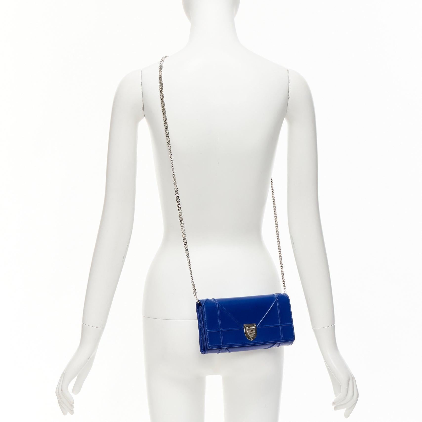 DIOR Diorama cerulean blue quilted crossbody wallet on chain clutch bag
Reference: KYCG/A00031
Brand: Dior
Collection: Diorama
Material: Leather
Color: Blue, Silver
Pattern: Solid
Closure: Snap Buttons
Lining: Blue Leather
Made in: