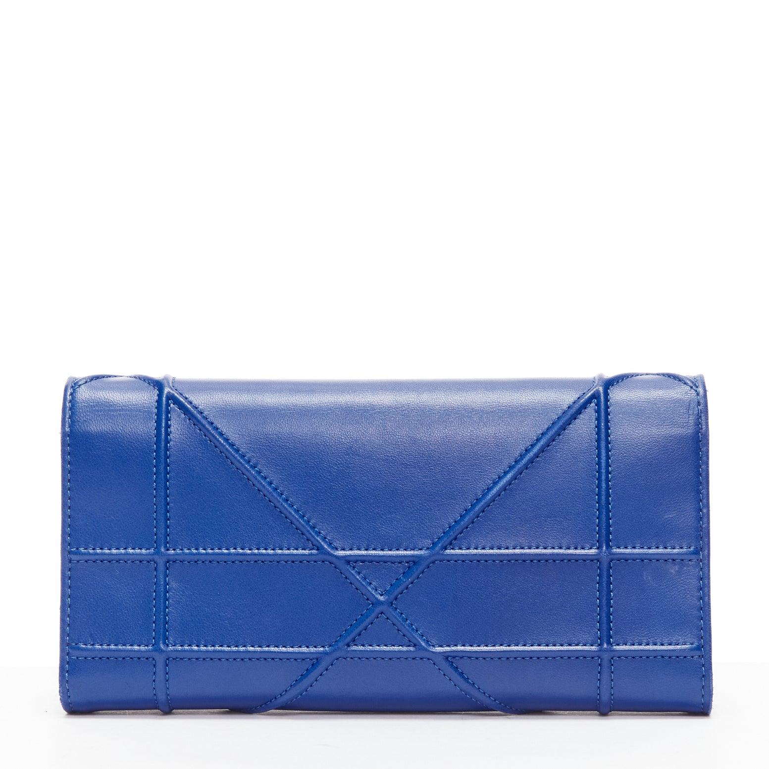 DIOR Diorama Cerulean Blaues gestepptes Crossbody Wallet auf Kette Clutch Tasche Damen im Angebot