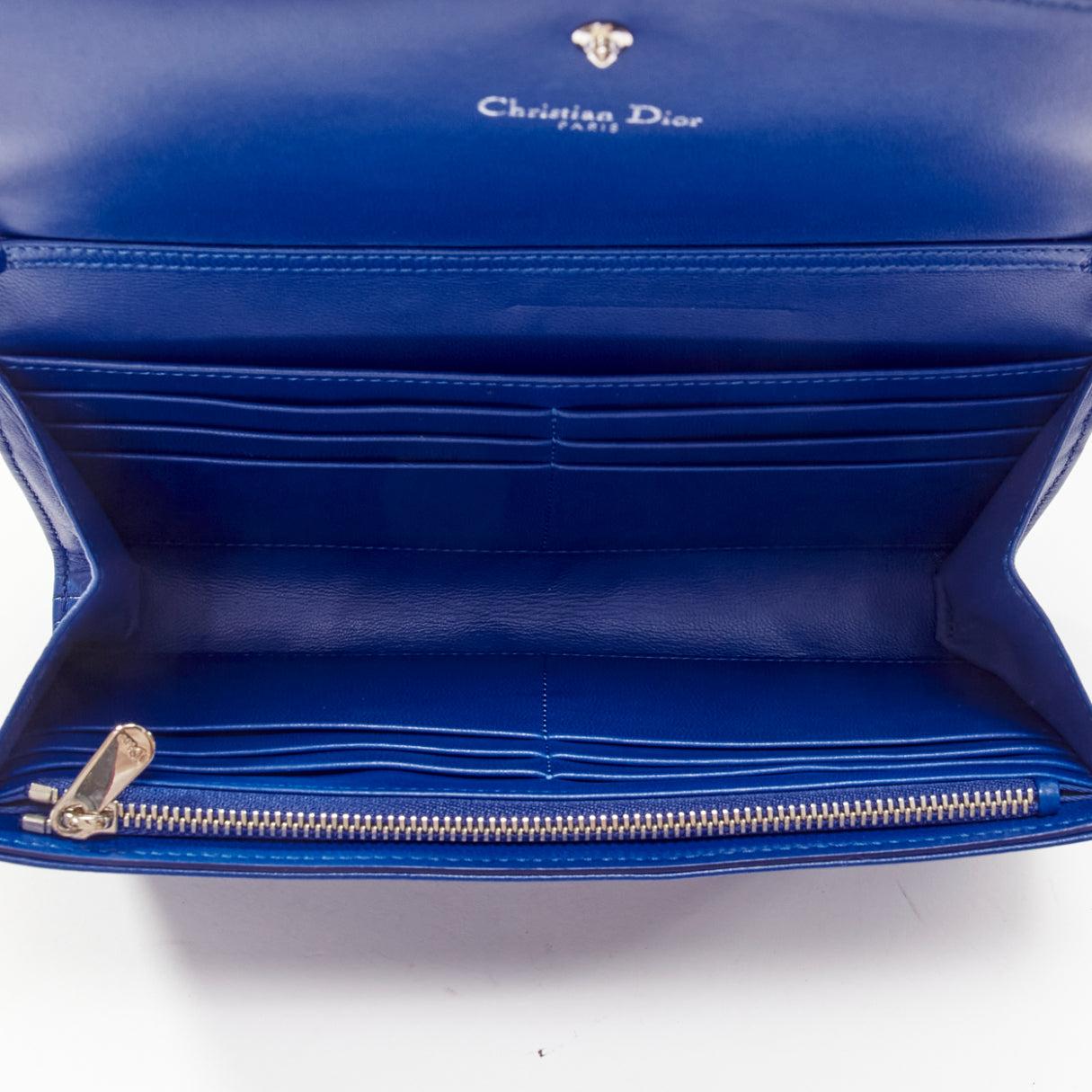 DIOR Diorama Cerulean Blaues gestepptes Crossbody Wallet auf Kette Clutch Tasche im Angebot 3