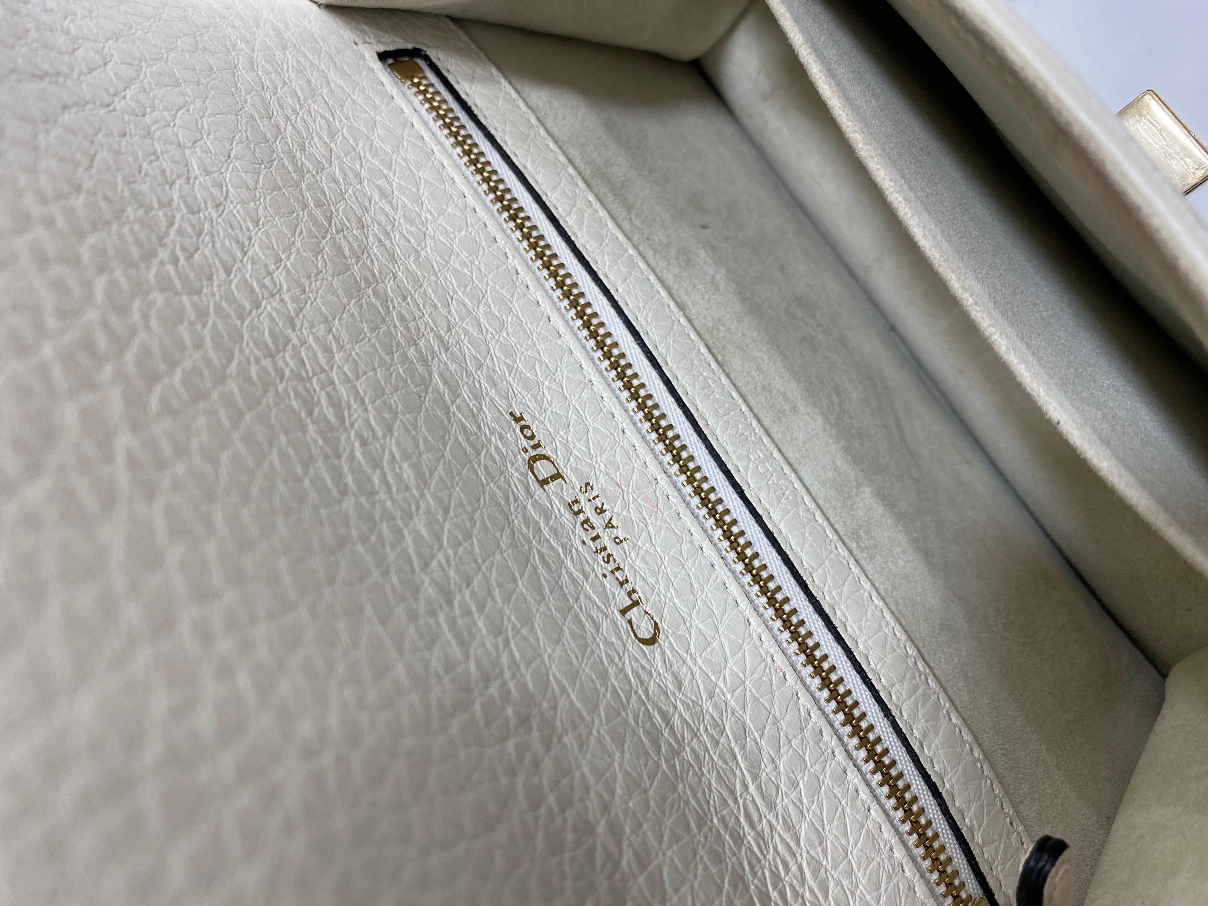 Dior Diorama White Medium Size In Good Condition For Sale In Torre Del Greco, IT