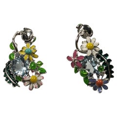 Dior Boucles d'oreilles Diorette en or blanc 18 carats, diamants et émail