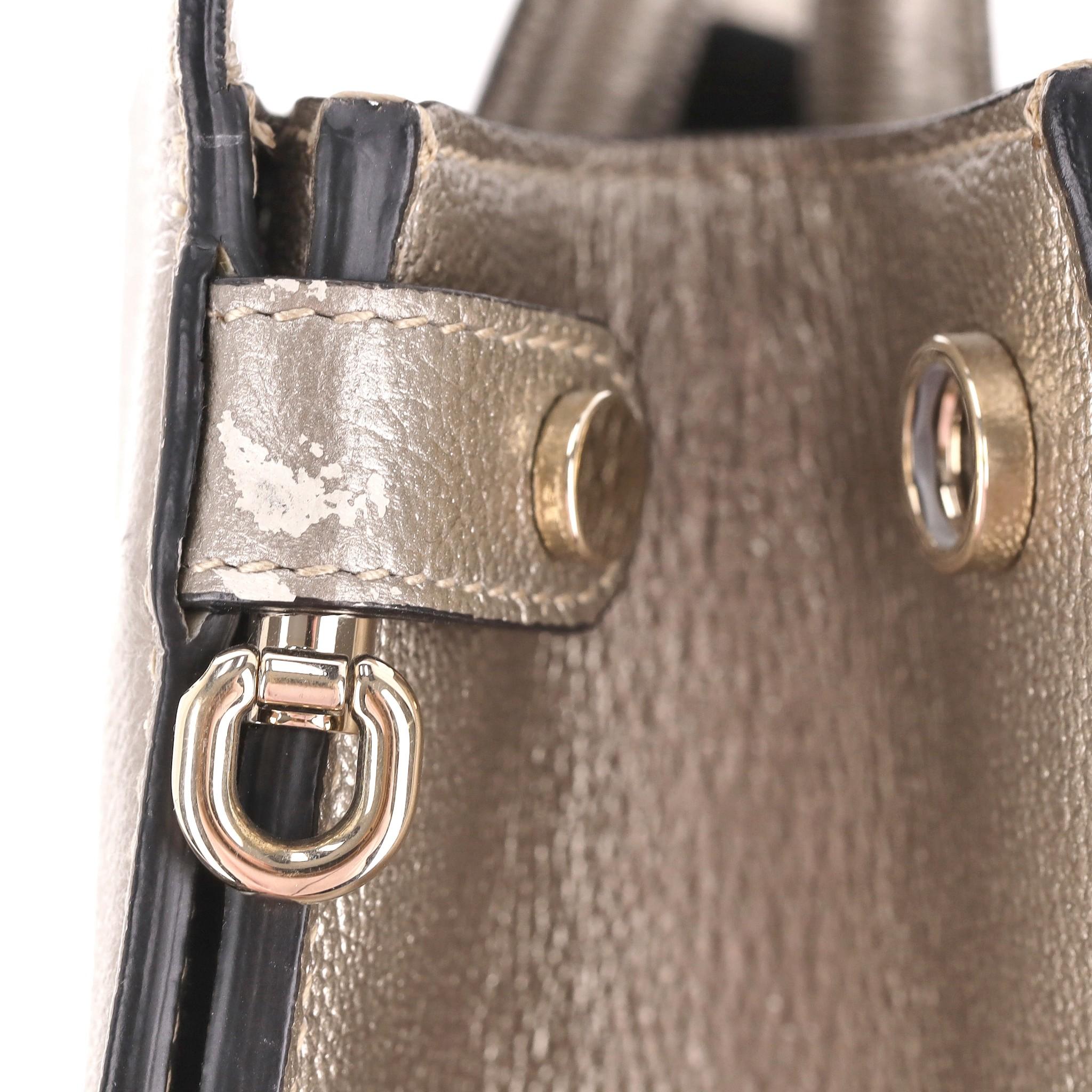 Sac à rabat moyen Dior Diorever en cuir métallisé en vente 6