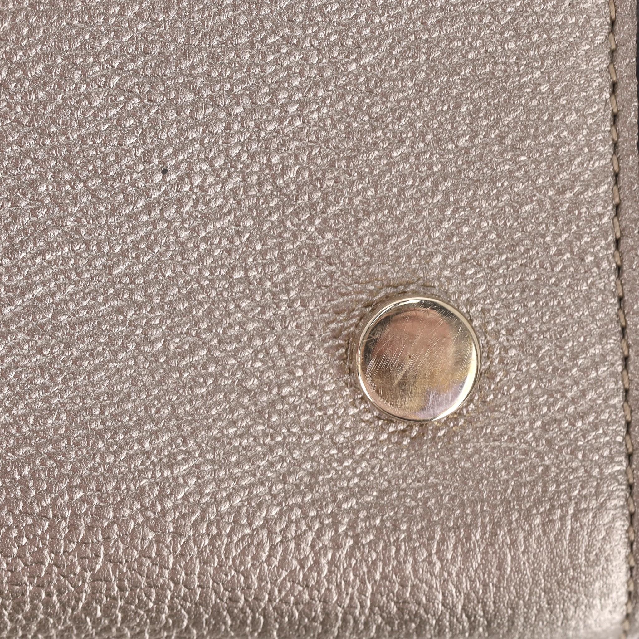 Sac à rabat moyen Dior Diorever en cuir métallisé en vente 8