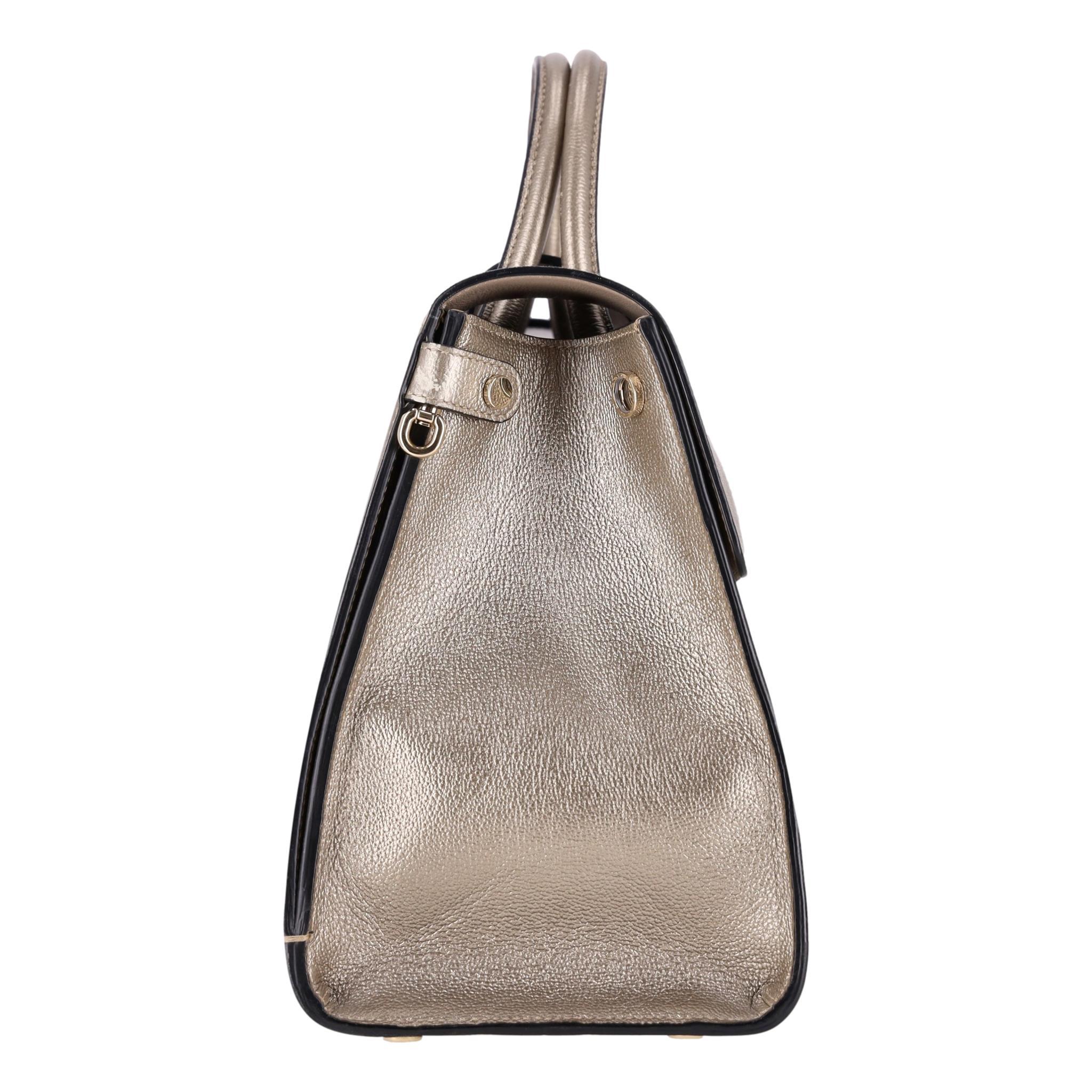 Marron Sac à rabat moyen Dior Diorever en cuir métallisé en vente