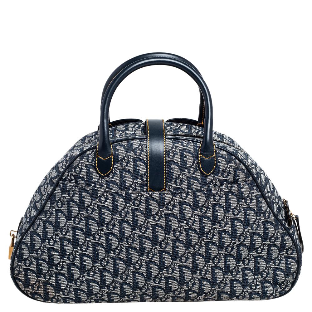 From the house of Dior, this Double Saddle bag is an excellent blend of elegance and style. It comes in a blue hue that is perfect for making a statement. The bag is crafted from Diorissimo canvas and leather trims. It features gold-tone logo detail