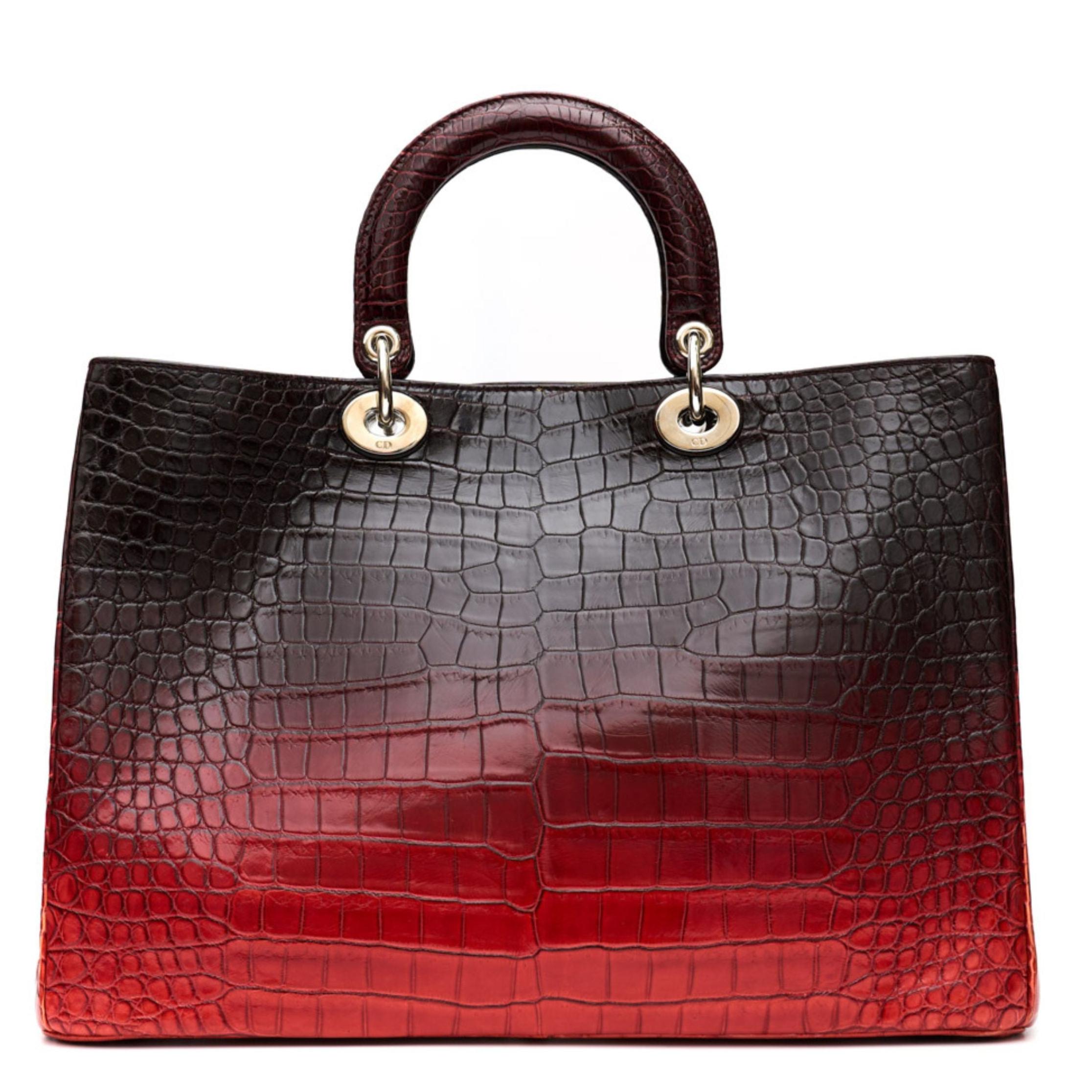 - Red / Burgundy ombre
- Exotic leather
- Two top handles
- Silver-tone hardware
- Dior letter charms
- Detachable shoulder strap
- Snap button closure
- Leather lined interior
- Inner slip pockets
- Condition: Excellent
This pre-loved bag is in