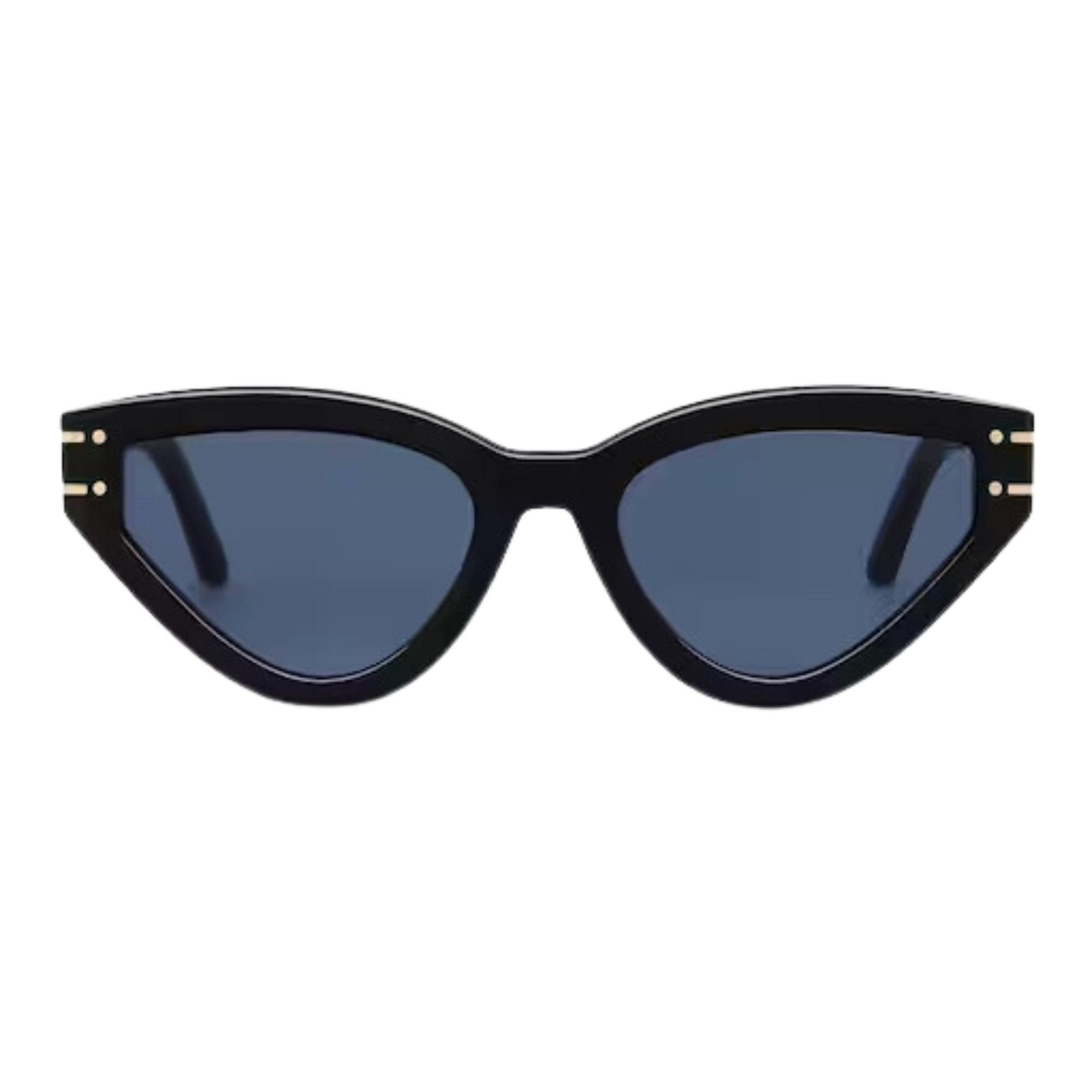 The DiorSignature B2U sunglasses are a valuable addition to the now iconic House line. The black acetate butterfly-shaped frame showcases 'CHRISTIAN DIOR PARIS' signature temples, further embellished with gold-finish metal lines that end at the