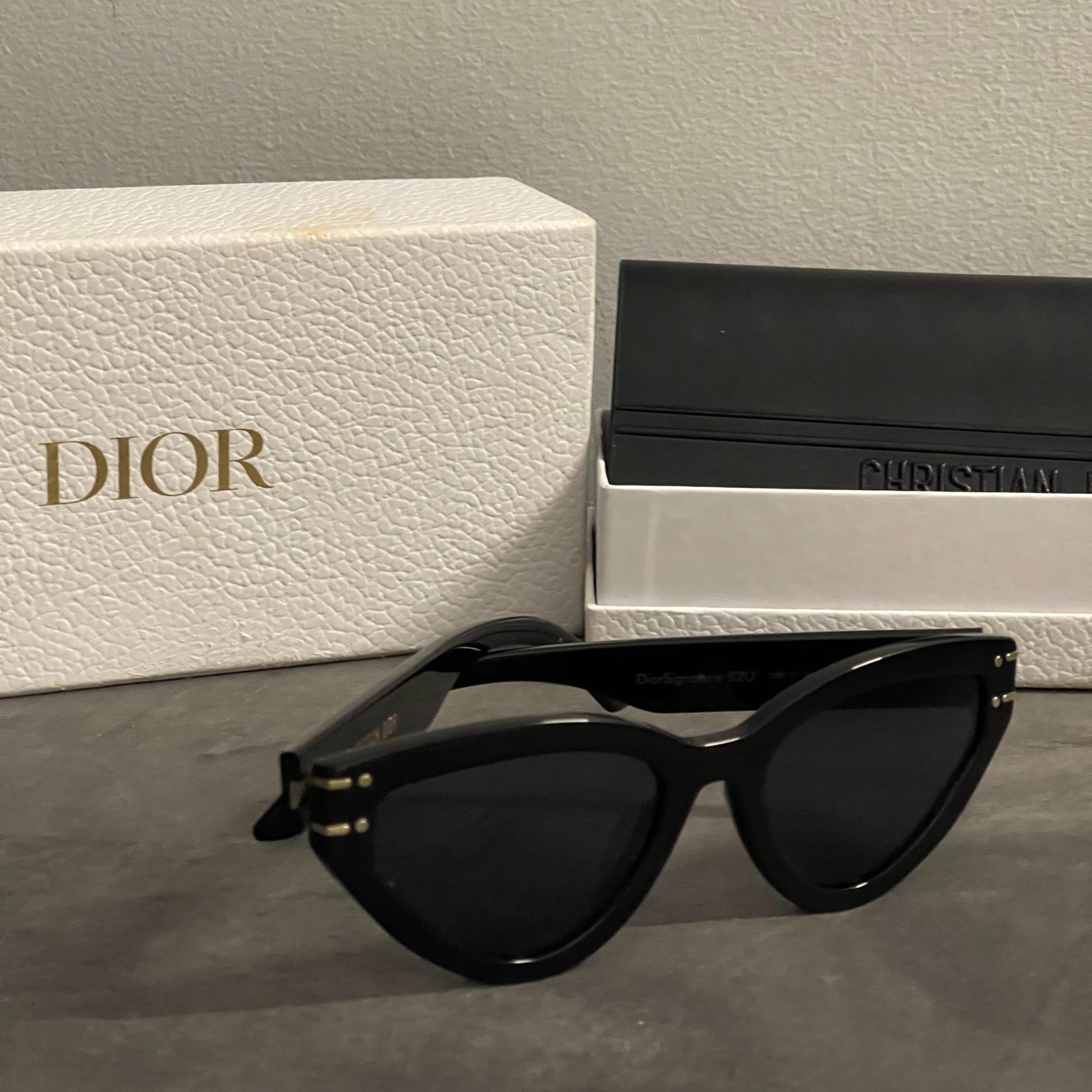 Dior Diorsignature Black B2U Butterfly Sunglases In Good Condition In Montreal, Quebec
