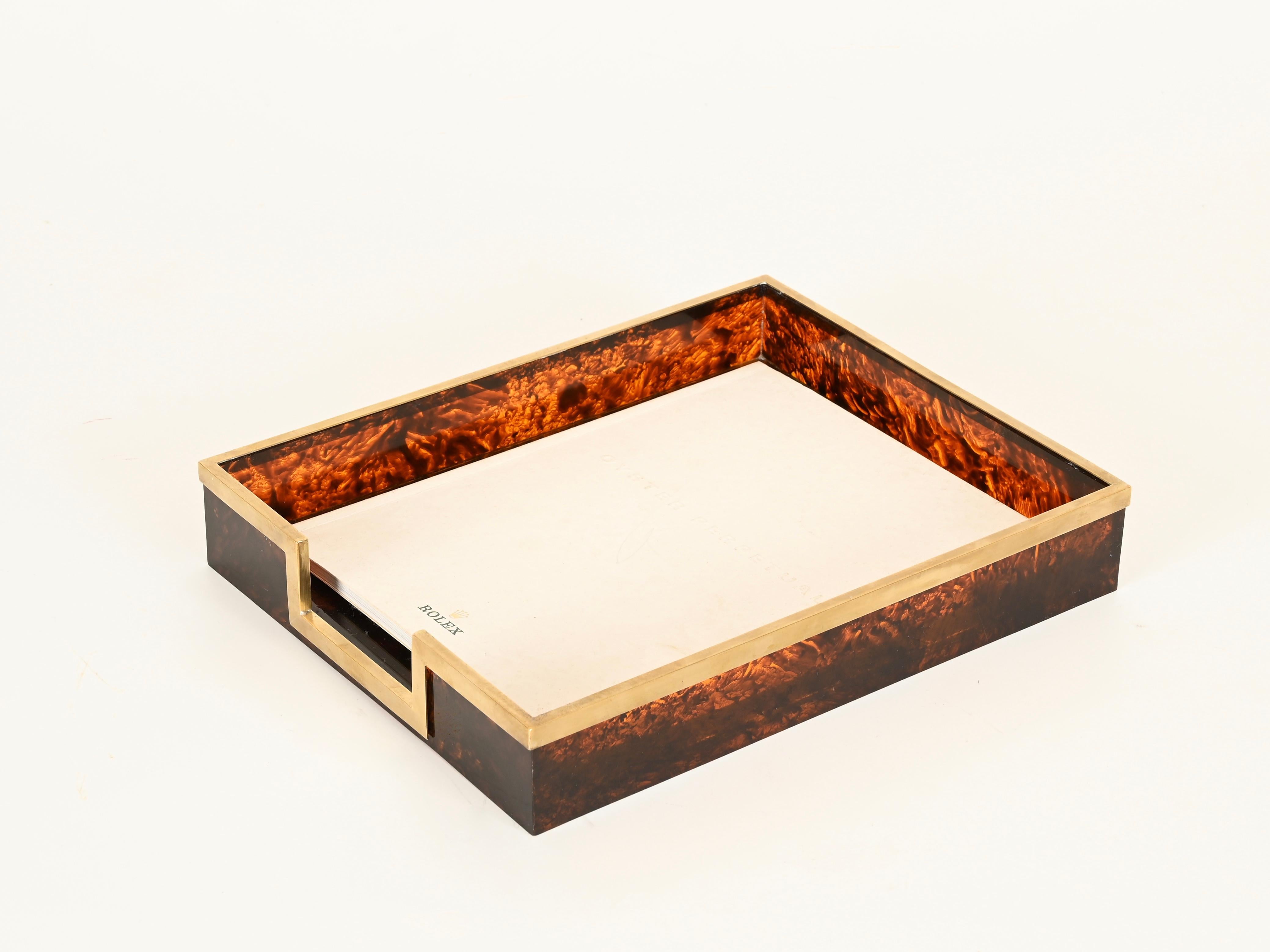 Porte-documents ou porte-revues Dior en lucite écaille et laiton, Italie, années 1970 Bon état - En vente à Roma, IT