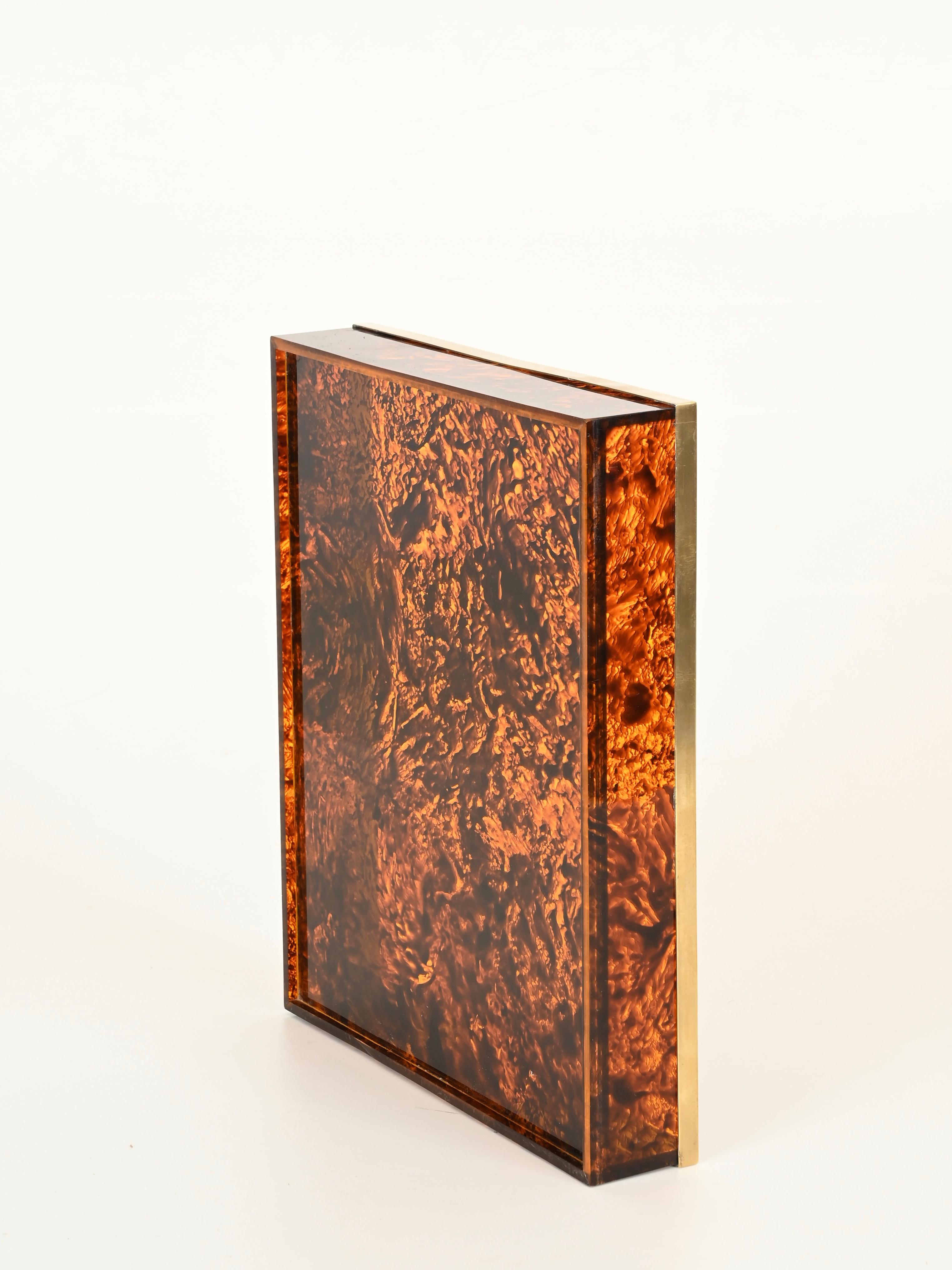 20ième siècle Porte-documents ou porte-revues Dior en lucite écaille et laiton, Italie, années 1970 en vente
