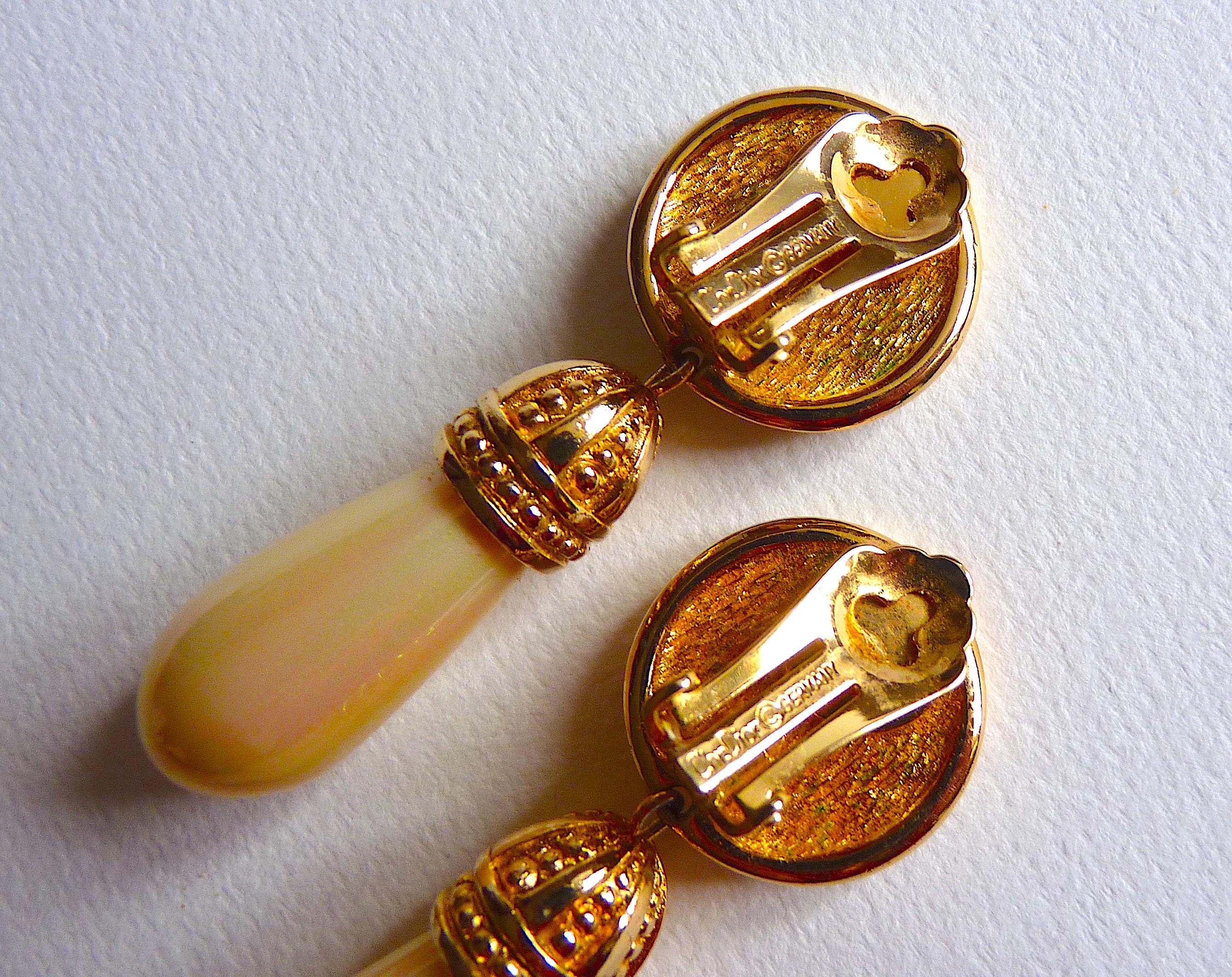 DIOR Pendants d'oreilles en perles, Boucles d'oreilles à clip avec logo Christian Dior Pour femmes en vente