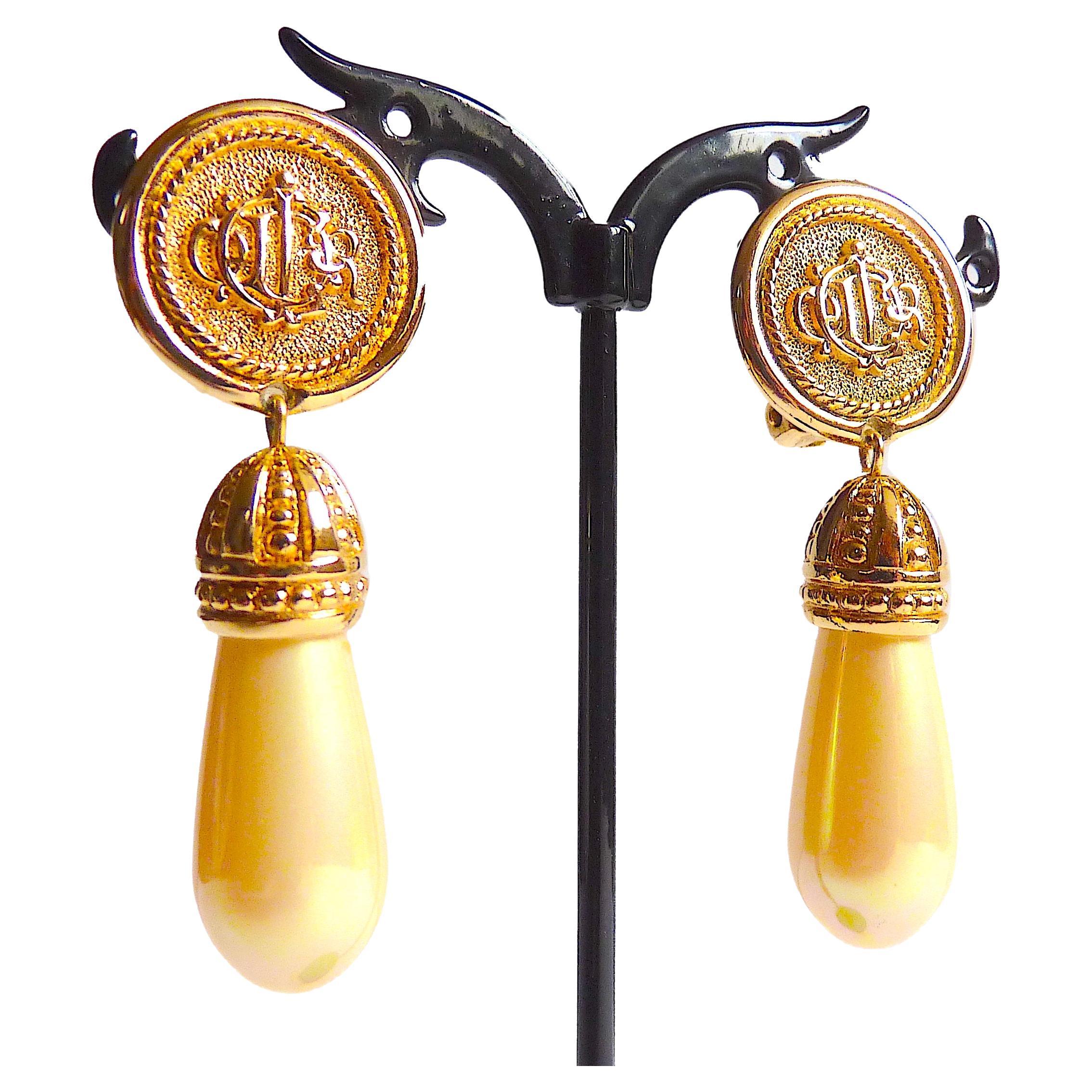 DIOR Pendants d'oreilles en perles, Boucles d'oreilles à clip avec logo Christian Dior en vente