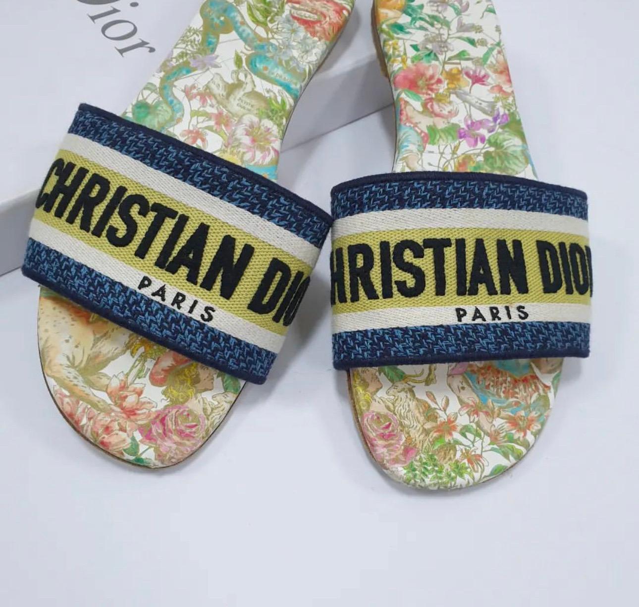 DIOR Dway Embroidered Cotton Slides Mules Sandals
Multicolored from the zodiac collection
Sz. 37.5
No box. No dust bag