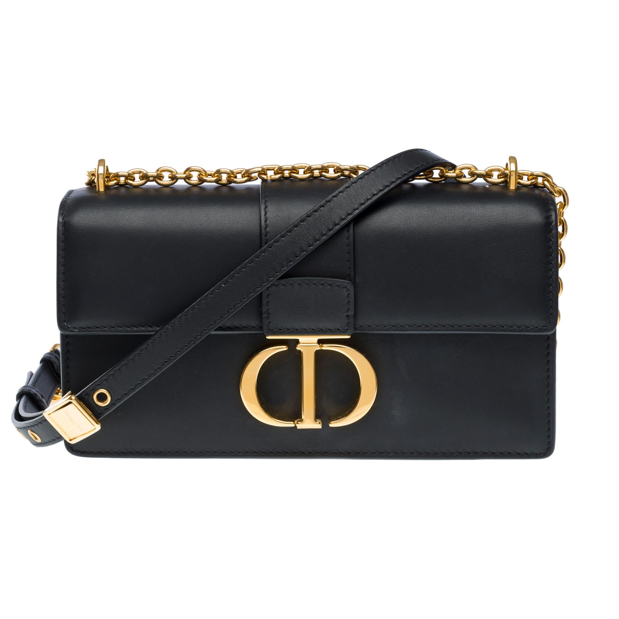 Dior East-West of the line 30 Montaigne shoulder flap bag in black leather, GHW In Good Condition In Paris, IDF