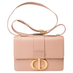 Dior East-West of the Line 30 Montaigne Umhängetasche mit Schulterklappe aus schwarzem Leder, GHW