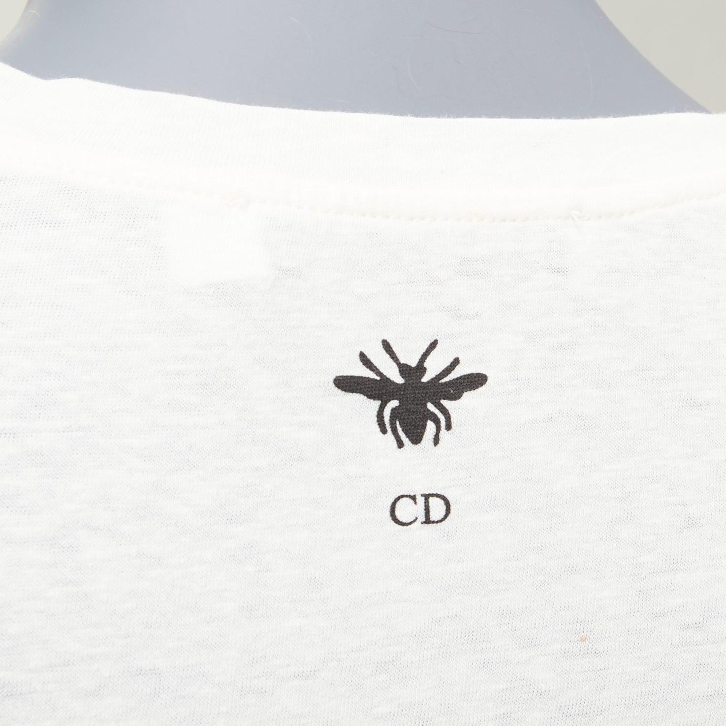 DIOR ecrù Toile De Jouy stampa grafica logo cotone lino manica corta tshirt XS
Riferimento: AAWC/A00786
Marchio: Dior
Stilista: MARIA GRAZIA CHIURI
Model No: 143T09LN470
Materiale: Cotone, lino
Colore: Ecru
Modello: Tinta unita
Dettagli extra: Logo