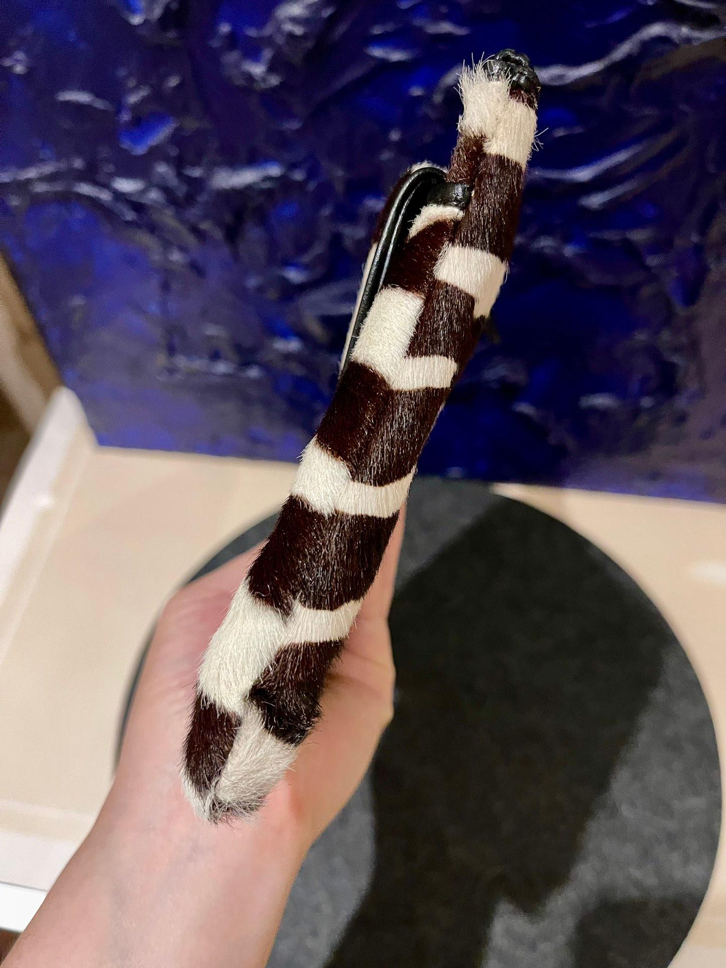 Dior Pochette a busta in pelle di vitello stile pony con stampa zebrata, hardware argento in vendita 3