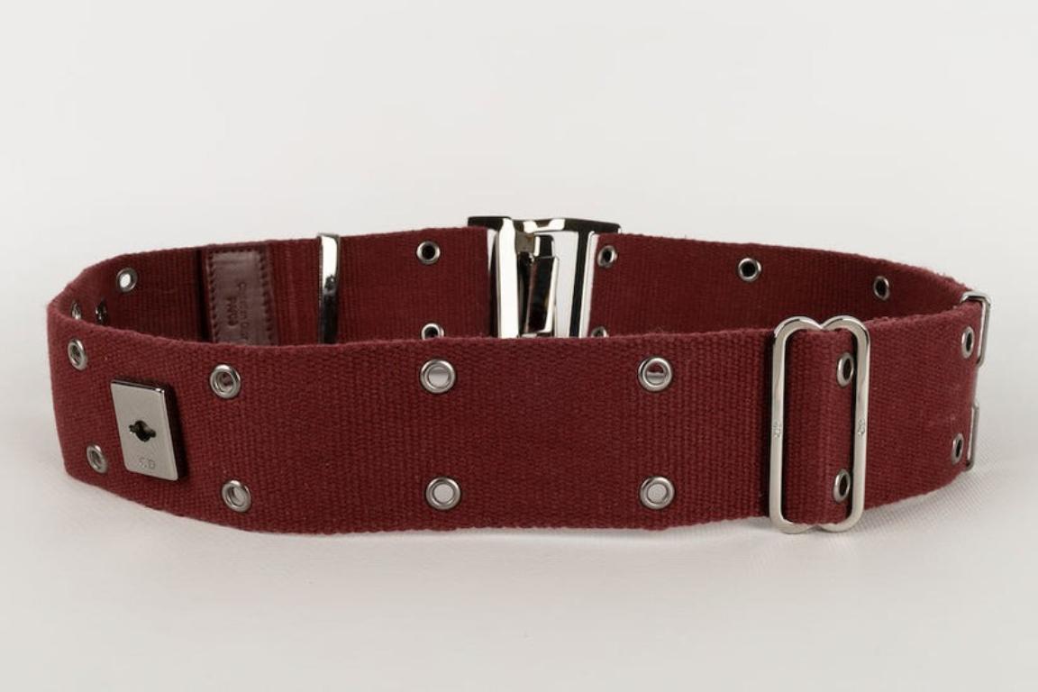 Dior - (Made in Italy) Fabric and leather belt.

Additional information:
Condition: Very good condition
Dimensions: Length : 80 cm - Width : 5 cm

Seller Reference: ACC41