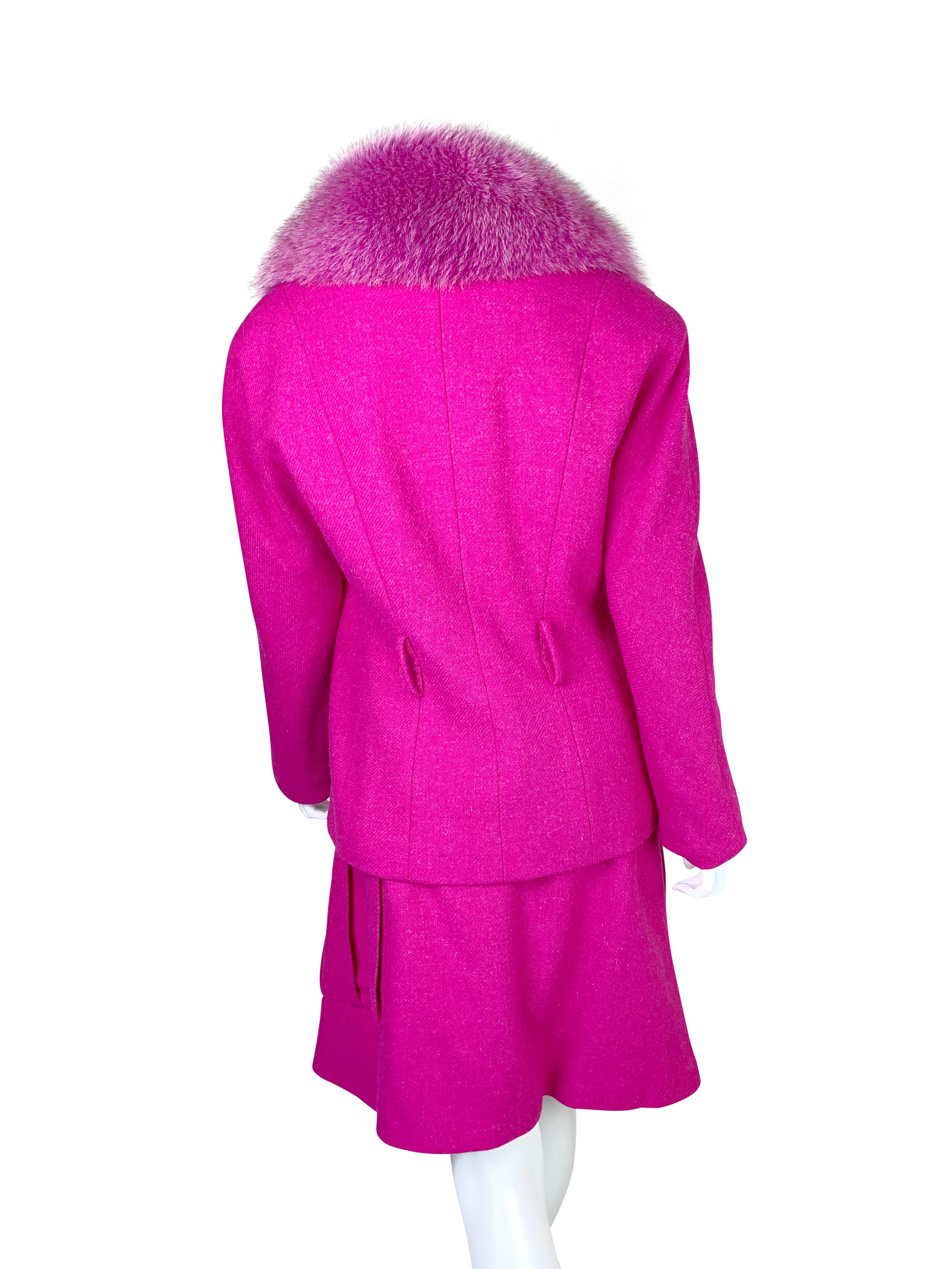 Dior Fall 1998 RTW Hot Pink Tweed Suit with Fox Fur In Good Condition In Prague, CZ