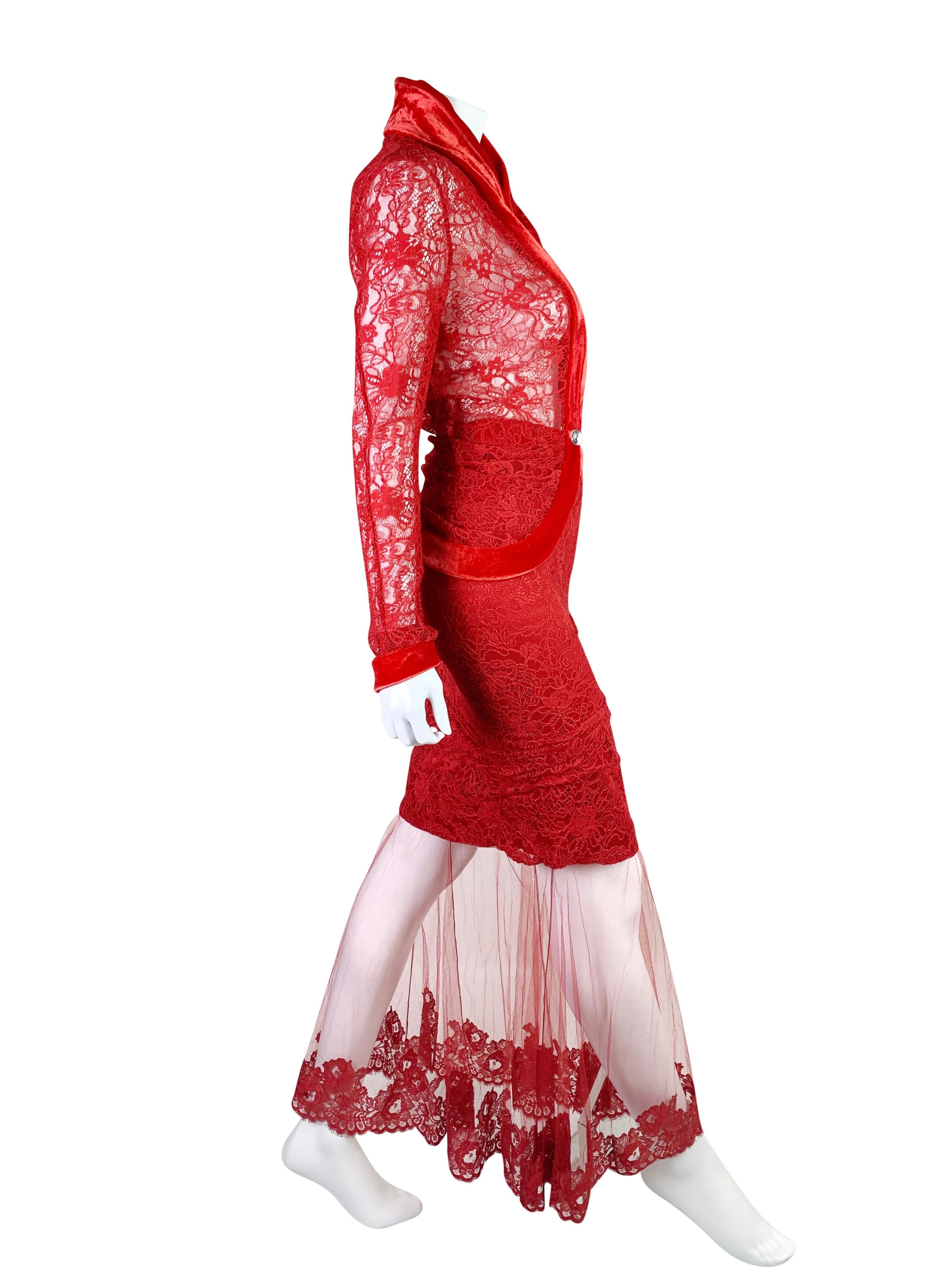 Dior Otoño 2003 RTW Conjunto de Encaje Rojo en venta 1