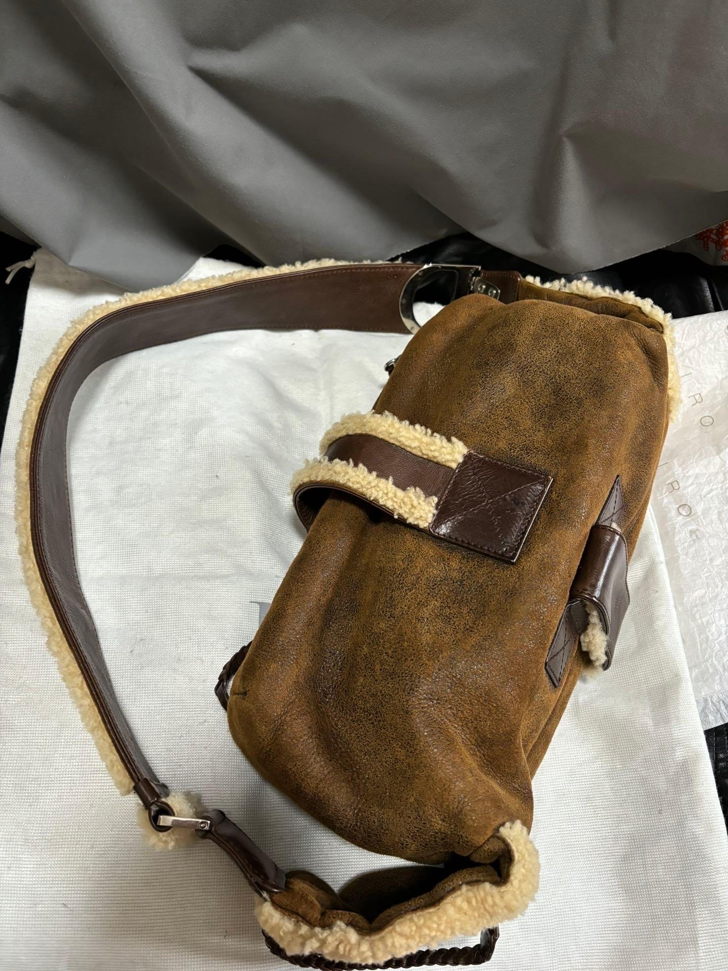 Donna Dior Flight Borsa a tracolla media Tan Brown Shearling in vendita
