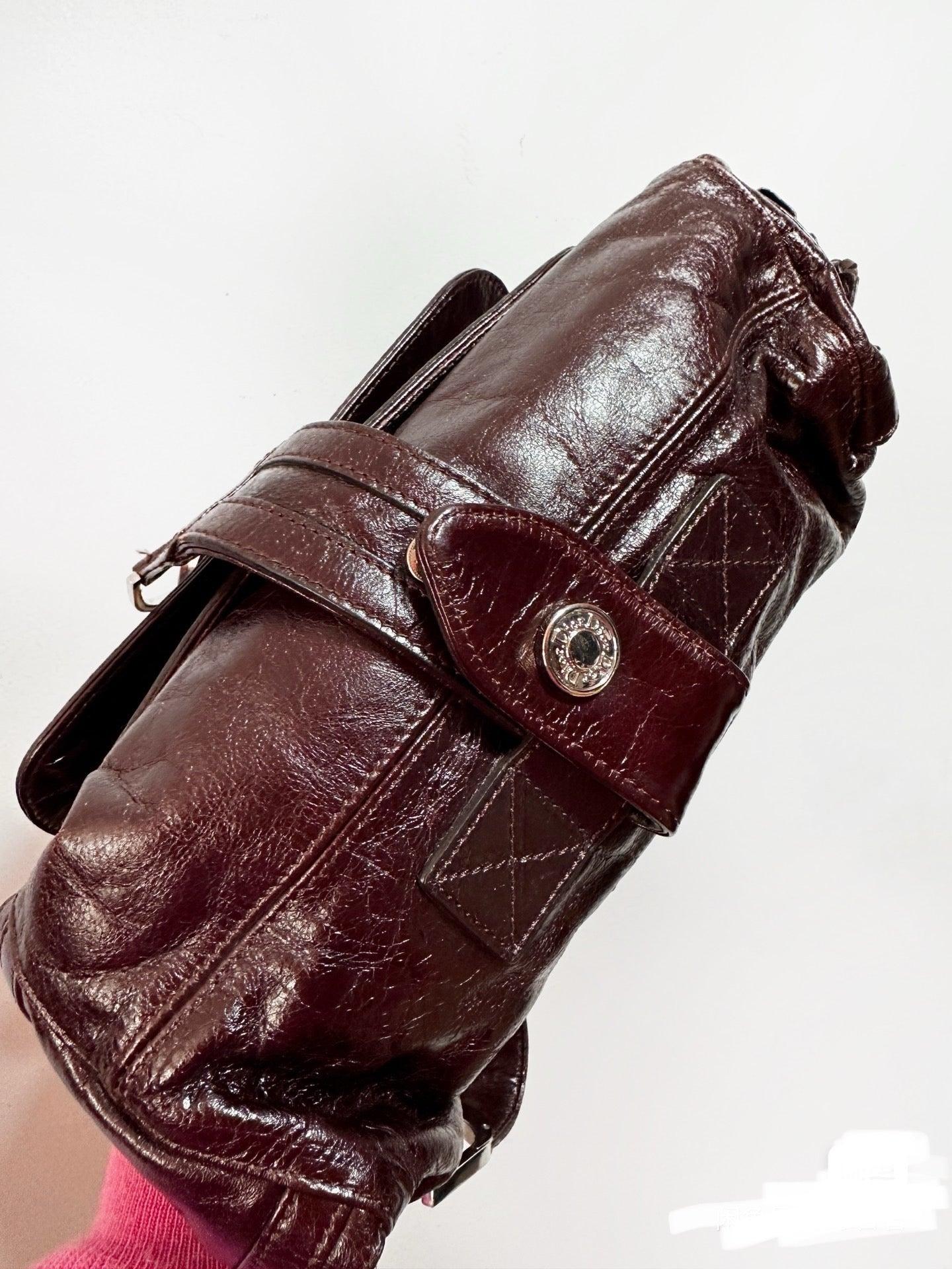 Dior Flight Medium Shoulder Bag Wine Burgundy Crumpled Patent Lambskin Leather In Good Condition For Sale In AUBERVILLIERS, FR