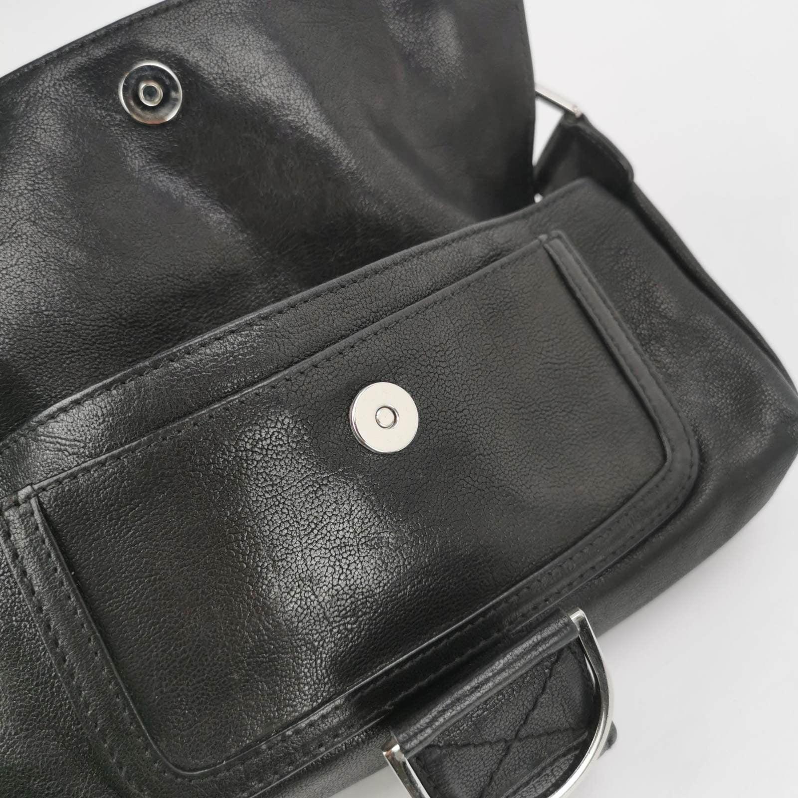 Donna Dior Flight Mini Pochette in pelle nera in vendita