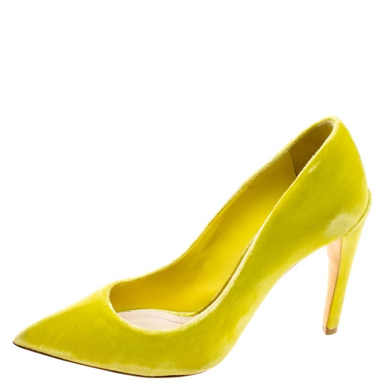 An eye-catching pair like this Dior sandals are a must-have for all the fashionistas. Featuring a pointed-toe silhouette, this pair comes with a fluorescent yellow velvet body and set on a sleek pencil heel. Team with a pantsuit for maximum
